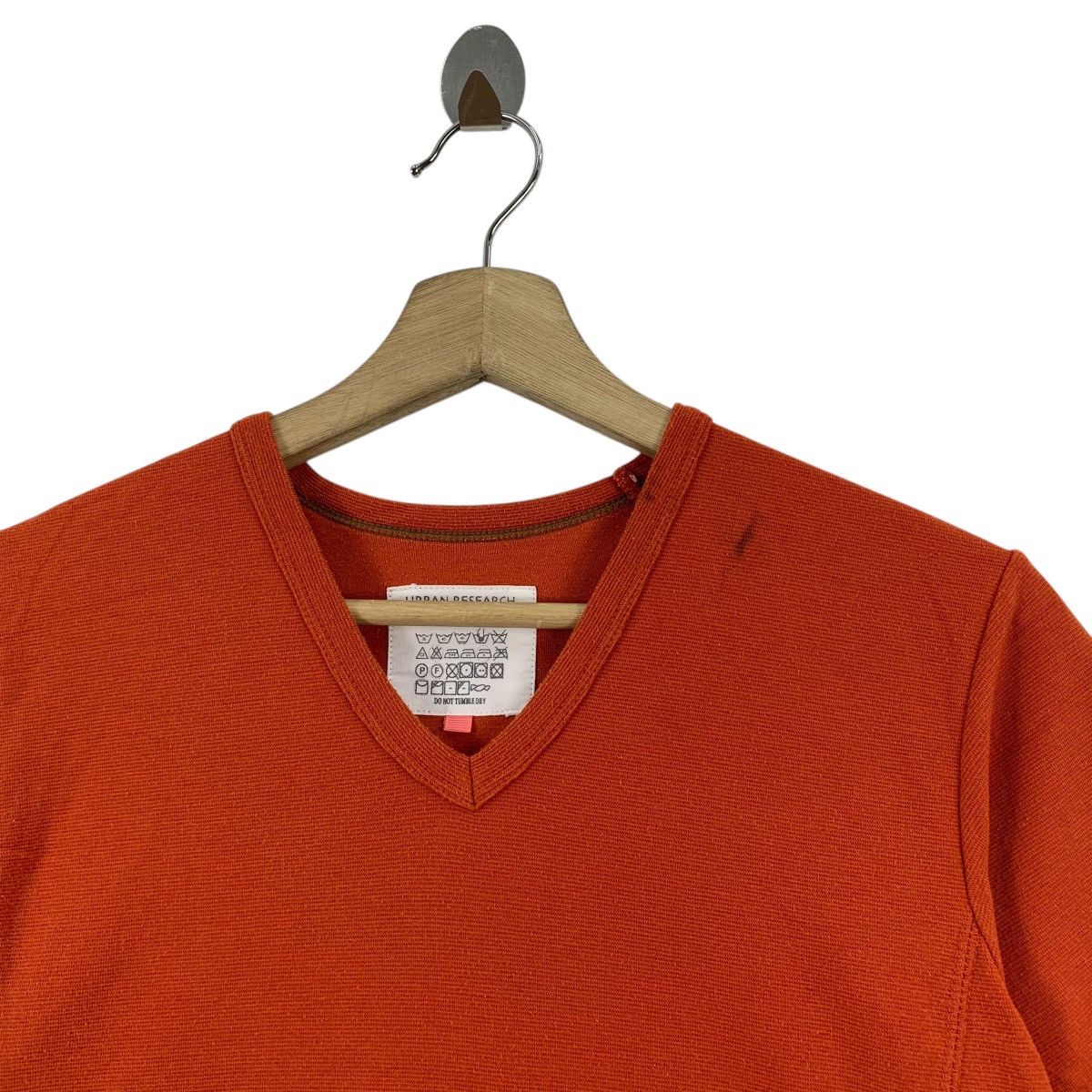 URBAN RESEARCH DOORS URBAN RESEARCH JAPAN Minimalist Design V Neck Tee Shirt Size US S / EU 44-46 / 1 - 4 Thumbnail