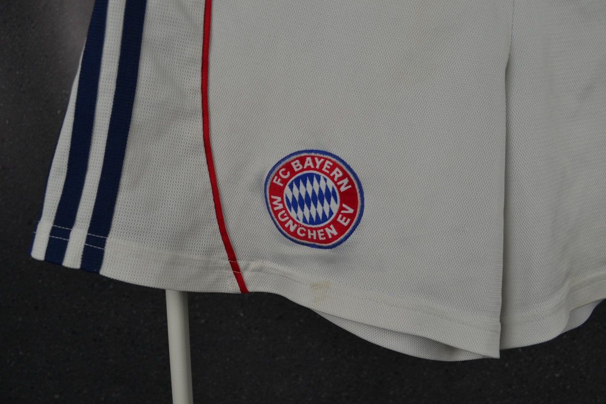 Adidas × Vintage Bayern Munchen Vintage Football Shorts Adidas Soccer Size S Size US 30 / EU 46 - 3 Thumbnail