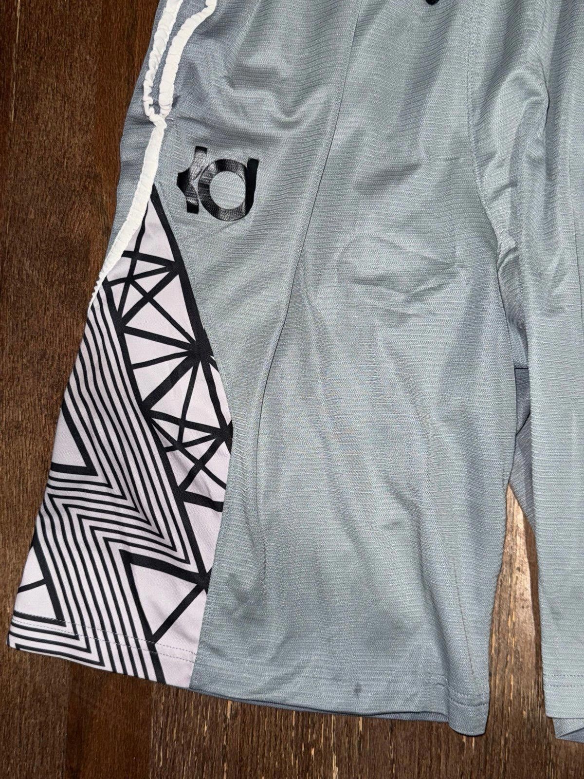 Nike Vintage Nike KD Mesh Hoop Shorts Basketball Mens Sz M Rare Size US 32 / EU 48 - 3 Thumbnail
