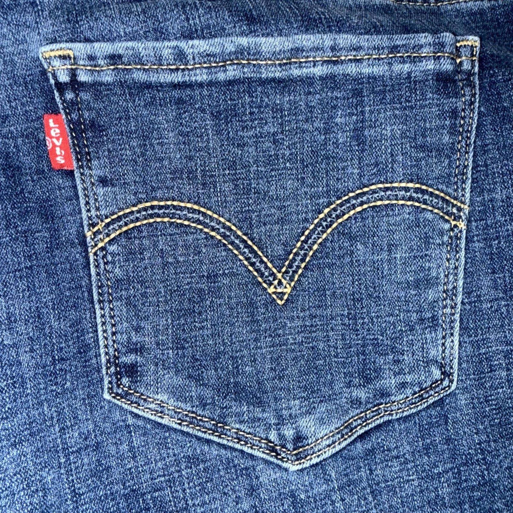 Denime VINTAGE Levi’s Levi Strauss Classic Straight Womens Jeans 18W Medium Wash Denim Jeans 5-Pocket High Rise Button Zip Plus Size Womens Size 40" / US 18 - 4 Thumbnail