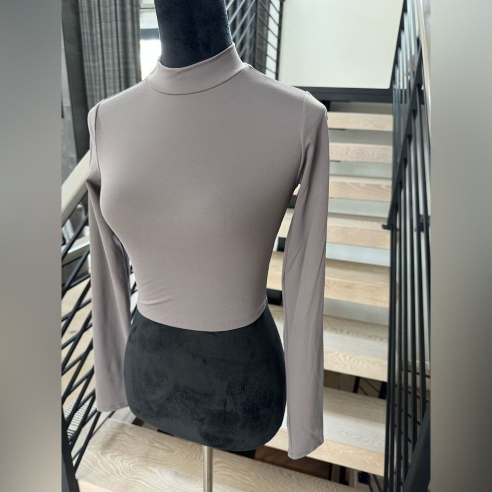 Other New Chic Taupe Long Sleeve Women's Crop Top Size XS / US 0-2 / IT 36-38 - 2 Thumbnail