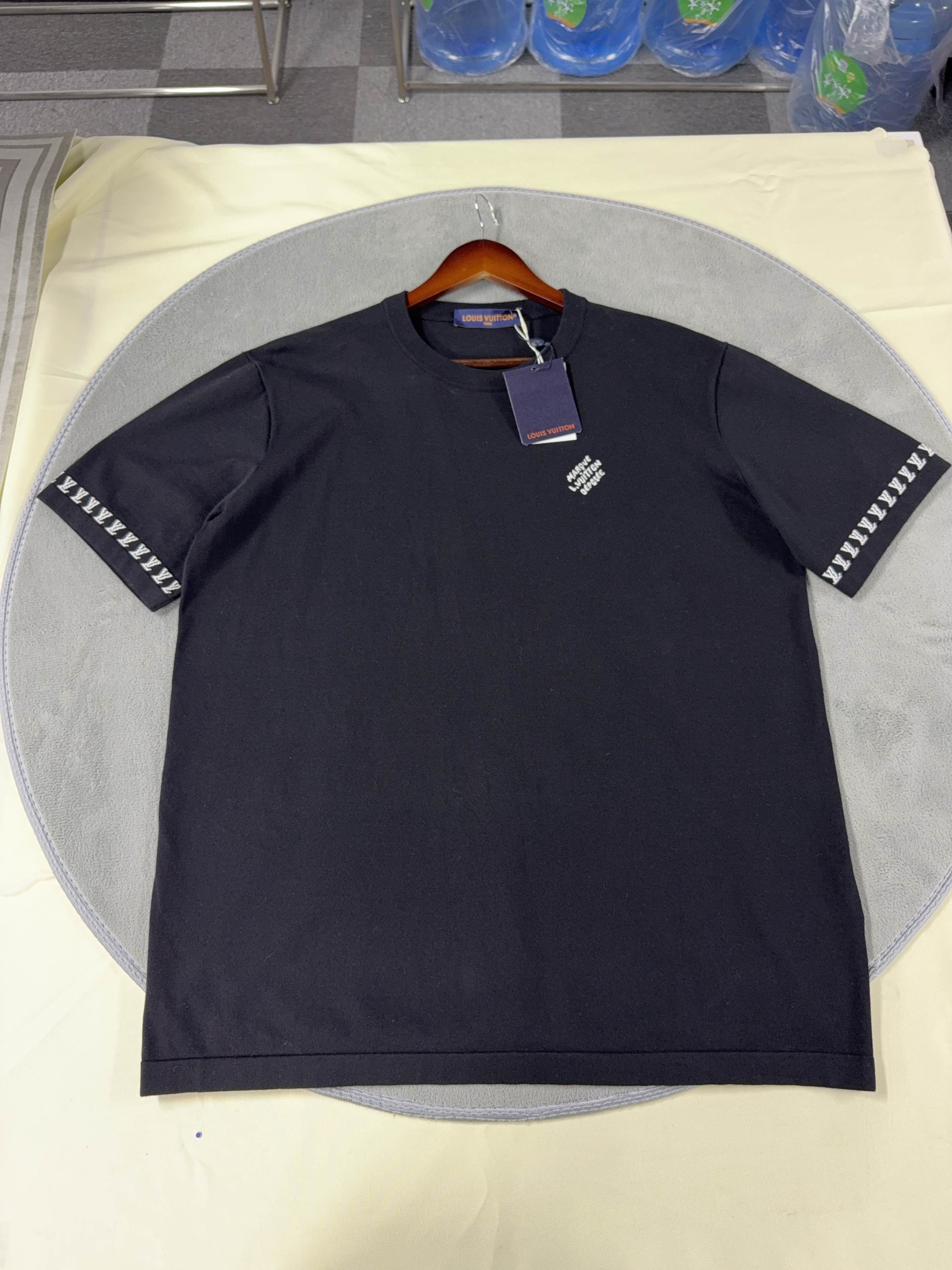 Louis Vuitton Louis Vuitton Logo Print T-Shirt Size XXL Size US XXL / EU 58 / 5 - 1 Thumbnail