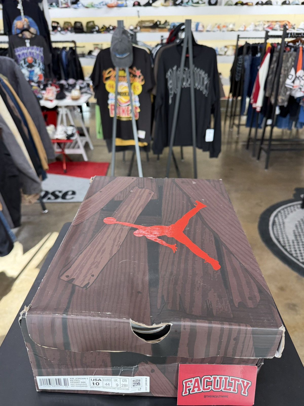 Jordan Brand Air Jordan 5 Raging Bull Red Size 10 Size US 10 / EU 43 - 13 Thumbnail