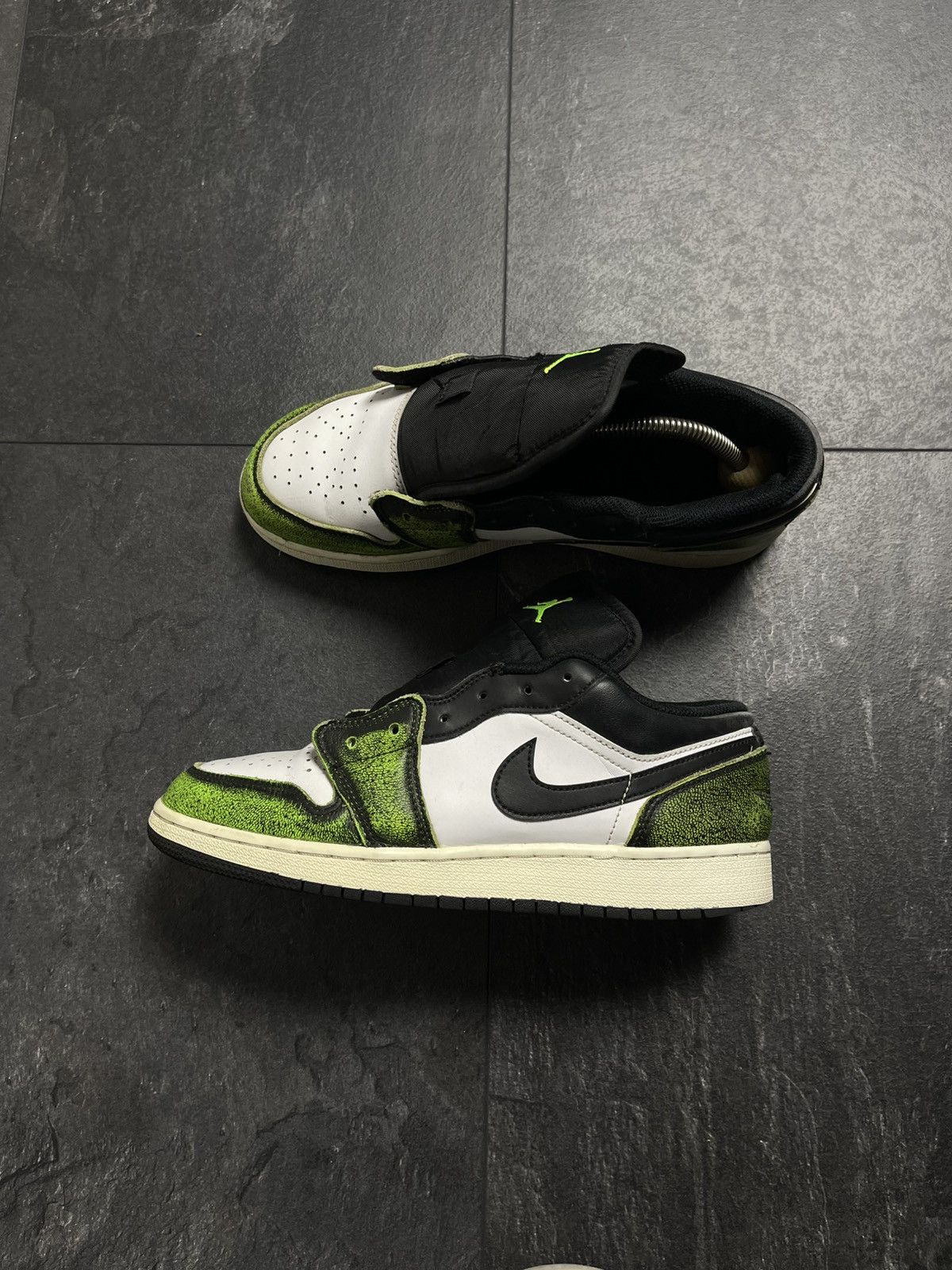 Streetwear Nike Air Jordan 1 Low SE GS Black/Green Size US 7 / EU 40 - 7 Thumbnail