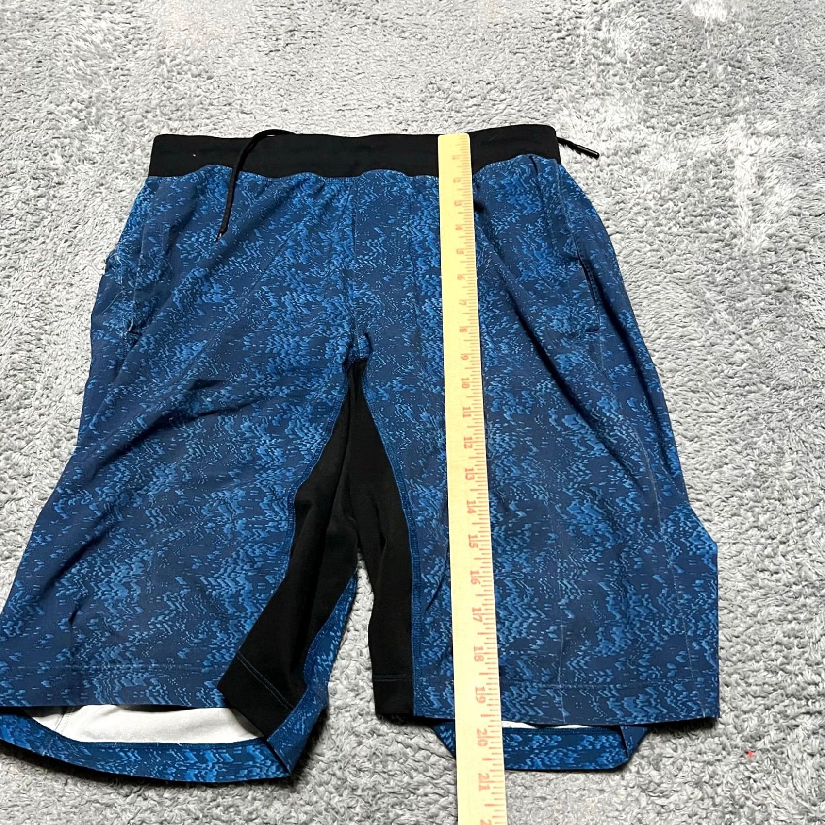 Lululemon Lululemon Shorts Mens Medium T.H.E. Drawstring Waist Blue Multi *** Blue Multi Mens Medium Lululemon Shorts Athletic Active Wear Size US 31 - 7 Thumbnail