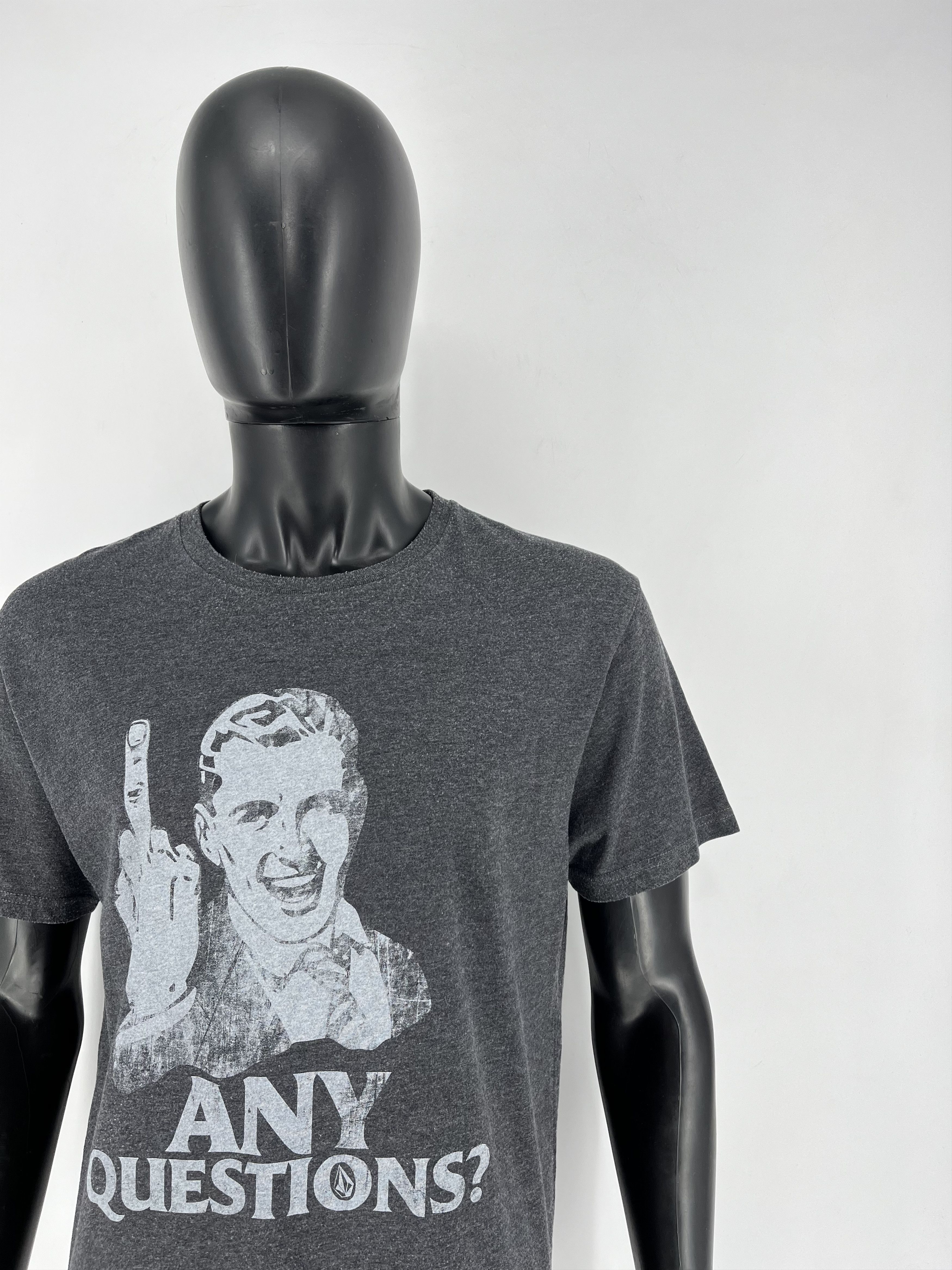 Vintage Vintage Tshirt VOLCOM ANY QUESTIONS Size US L / EU 52-54 / 3 - 7 Thumbnail