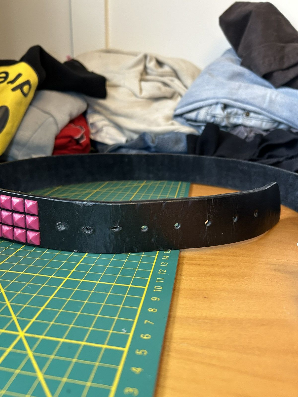 Burton Vintage Burton pink studded leather belt Size ONE SIZE - 17 Thumbnail