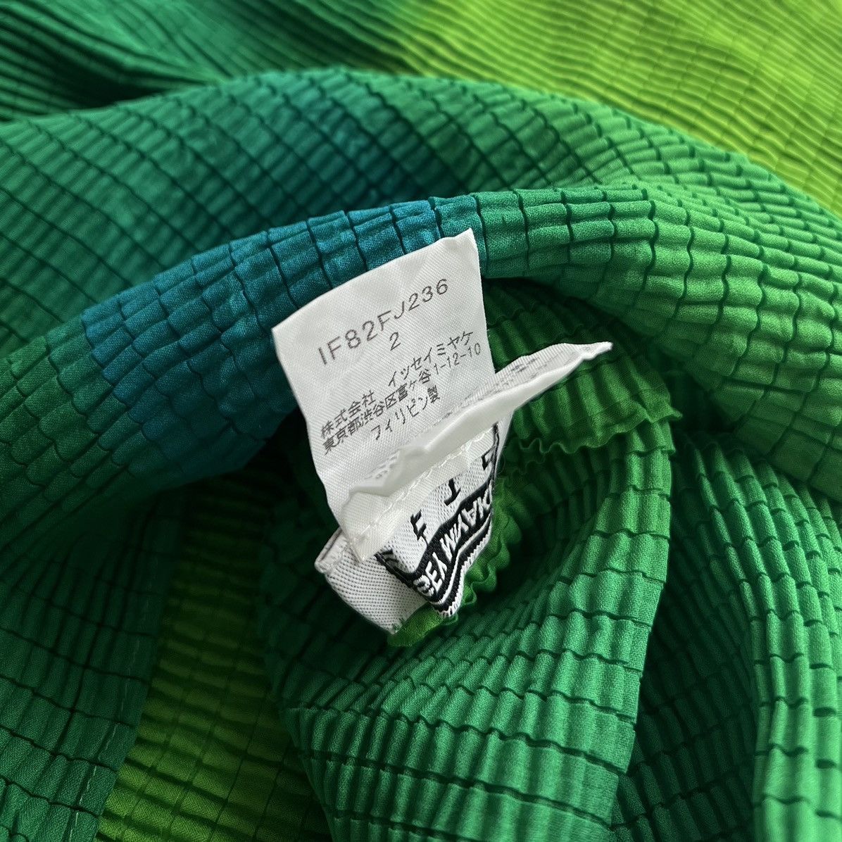 Issey Miyake × Japanese Brand × Pleats Please Issey Miyake ISSEY MIYAKE PLEATS COLOR SHADES SHIRT Size M / US 6-8 / IT 42-44 - 8 Thumbnail