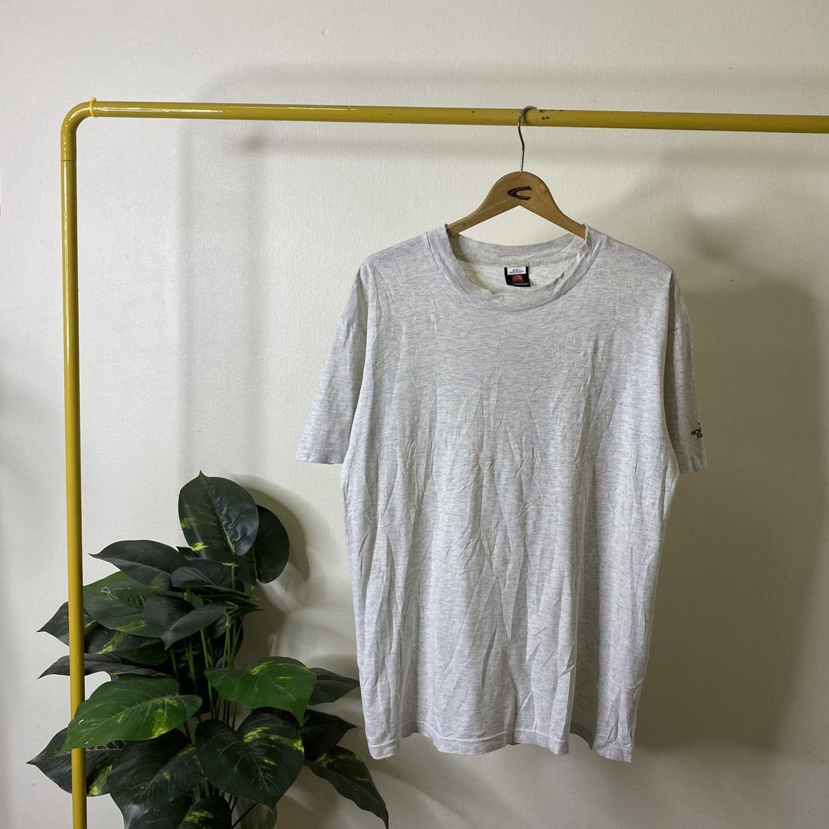 The North Face Vintage 1990s The North Face Rock Solid Tee Size US L / EU 52-54 / 3 - 8 Thumbnail