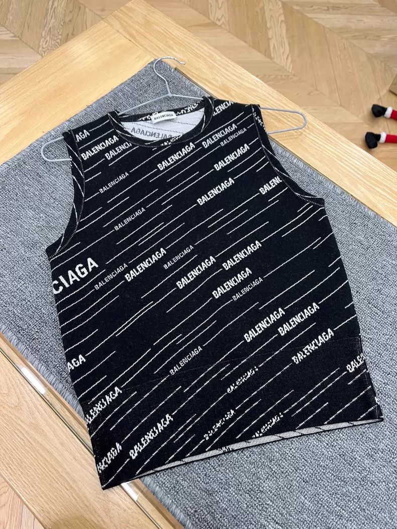 Balenciaga Balenciaga Knit Vest Top Size US S / EU 44-46 / 1 - 1 Thumbnail
