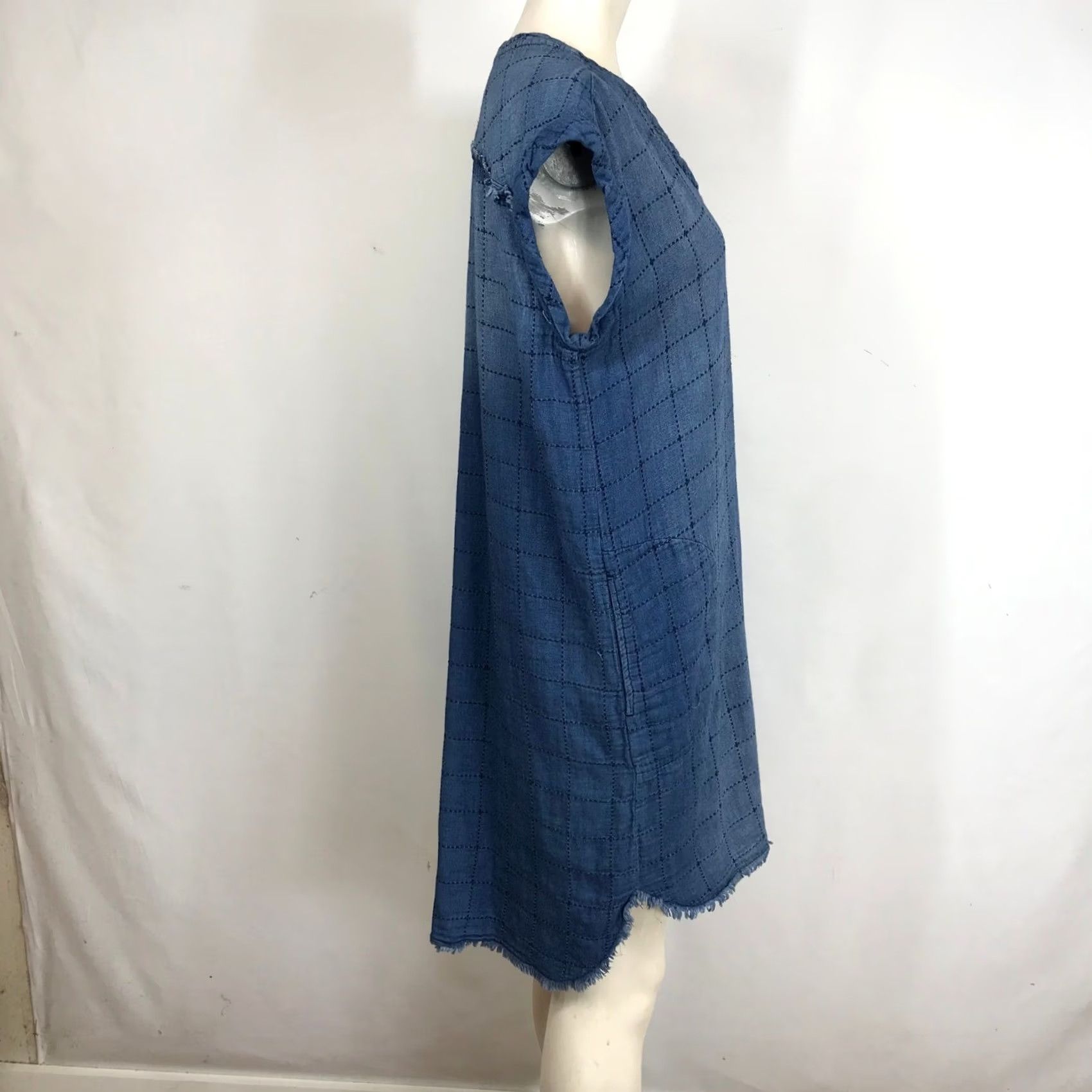 Denime cloth & stone denim patchwork v-neck shift dress womens L blue frayed hem bohemian casual short sleeve cap sleeve lightweight lightweight dress shift Size L / US 10 / IT 46 - 4 Thumbnail