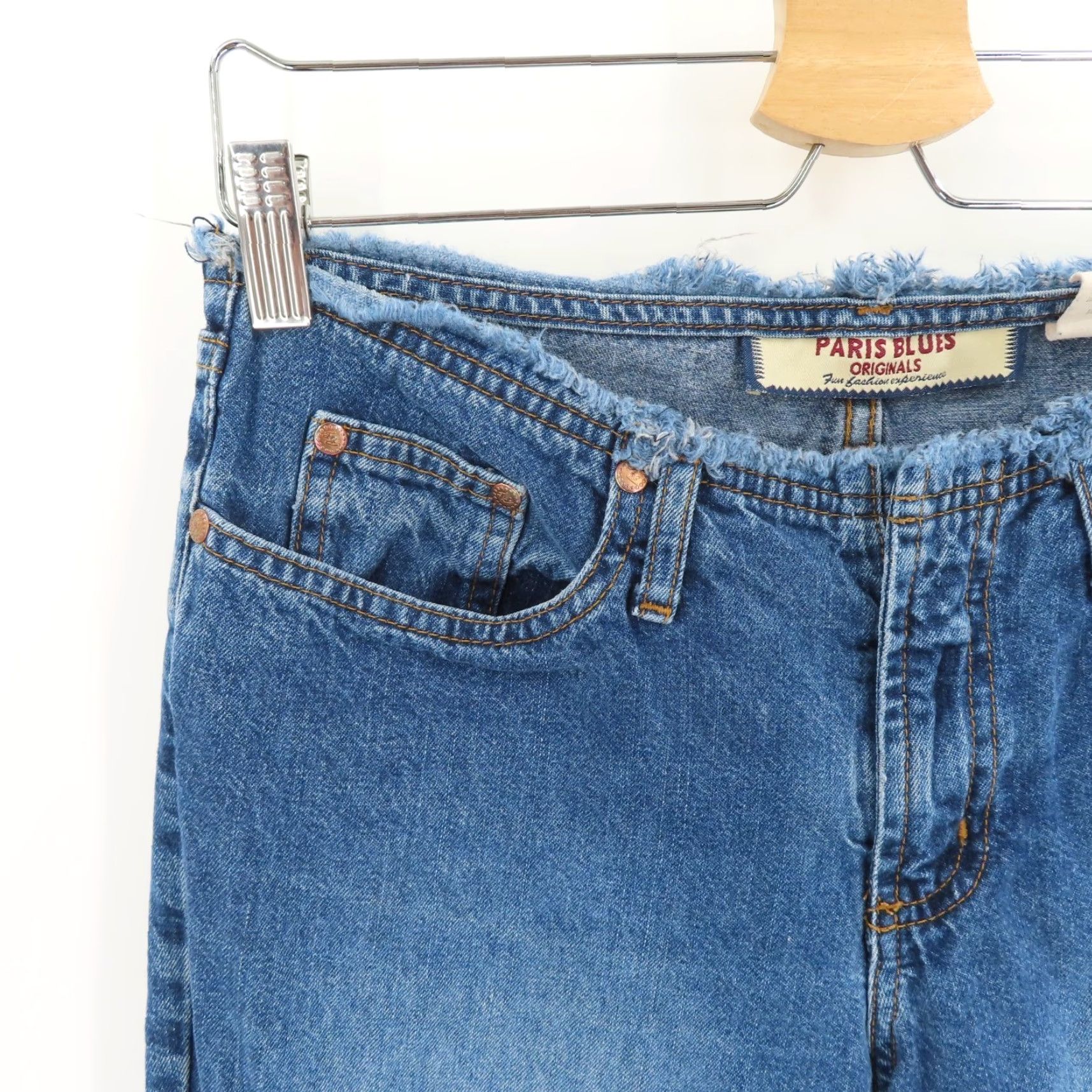 Vintage VINTAGE Paris Blues Jeans Bootcut Junior's 7 Womens Blue Denim 5-Pocket Rise 8" Inseam 31" Y2K 2000s Cleared Hem Raw Waist Low Rise Size 28" / US 6 / IT 42 - 3 Thumbnail