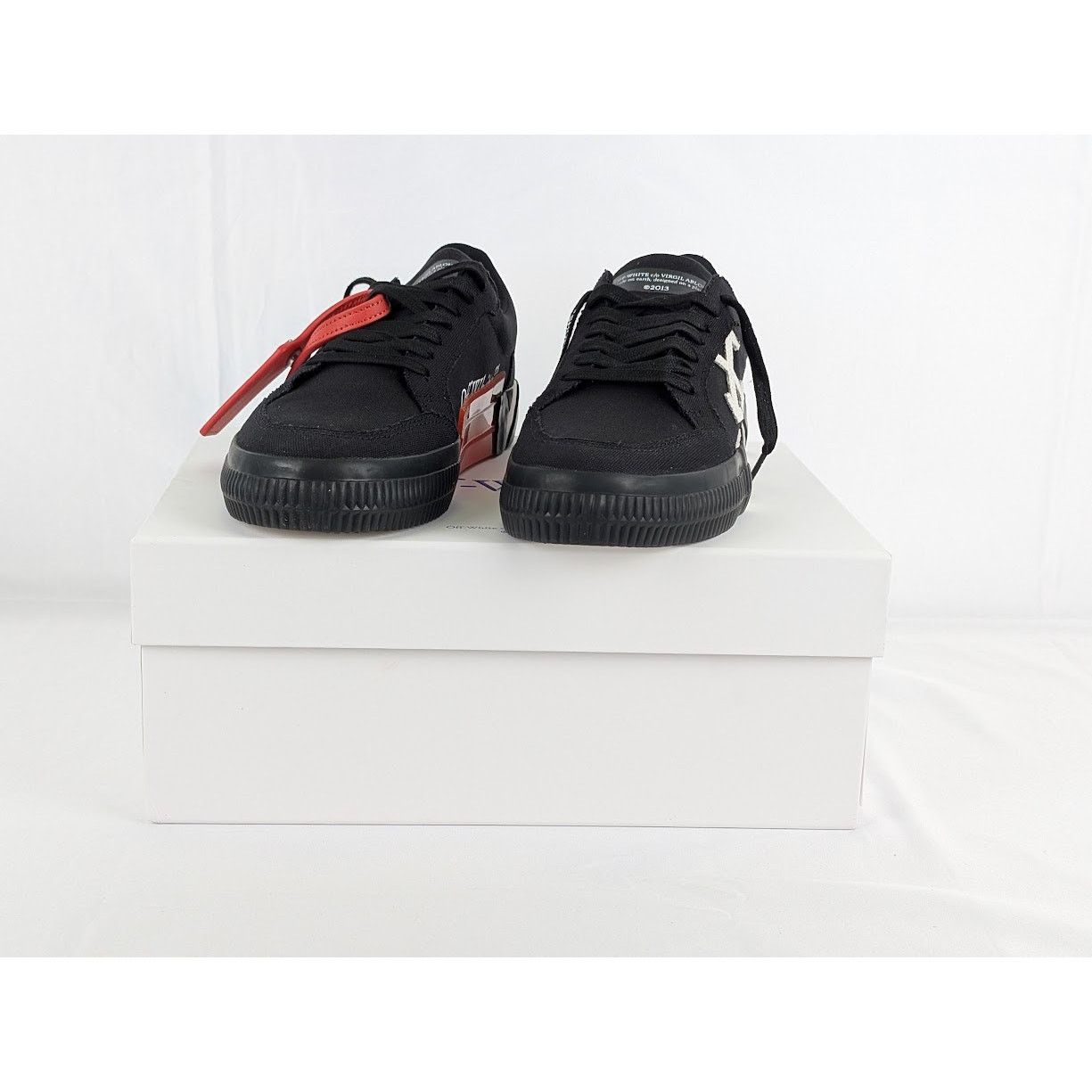 Off-White o1rshd1 Low Vulcanized Canvas Sneakers in White / Black Size US 5.5 / EU 38 - 11 Thumbnail