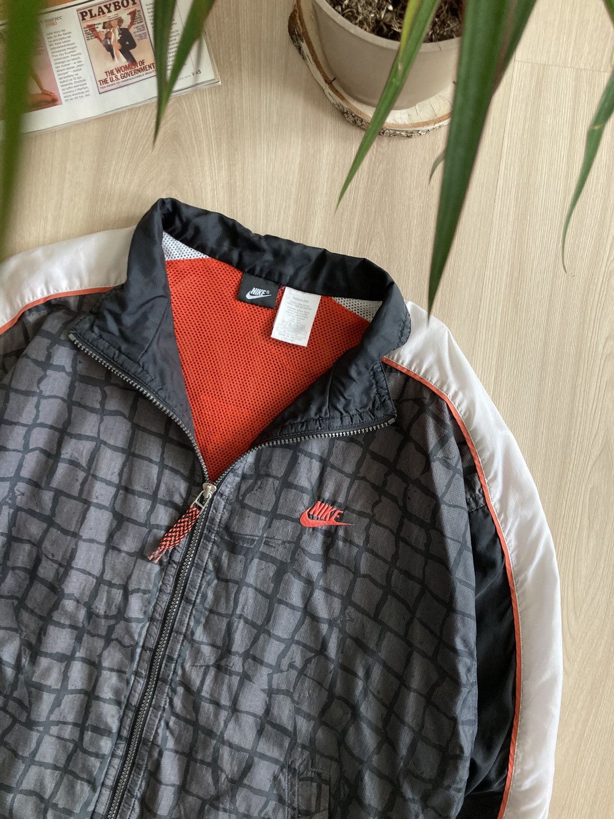 Vintage Vintage Nike Big Logo Nylon Light Jacket 90s Size US M / EU 48-50 / 2 - 3 Thumbnail