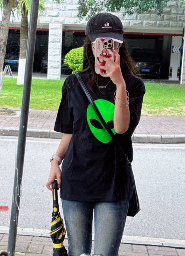 Balenciaga Balenciaga Alien printed black cotton short sleeved T-shirt Size L / US 10 / IT 46 - 8 Thumbnail