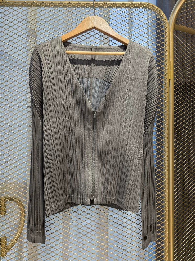 Issey Miyake Issey Miyake size:3 Grey pleated coat Size M / US 6-8 / IT 42-44 - 1 Thumbnail