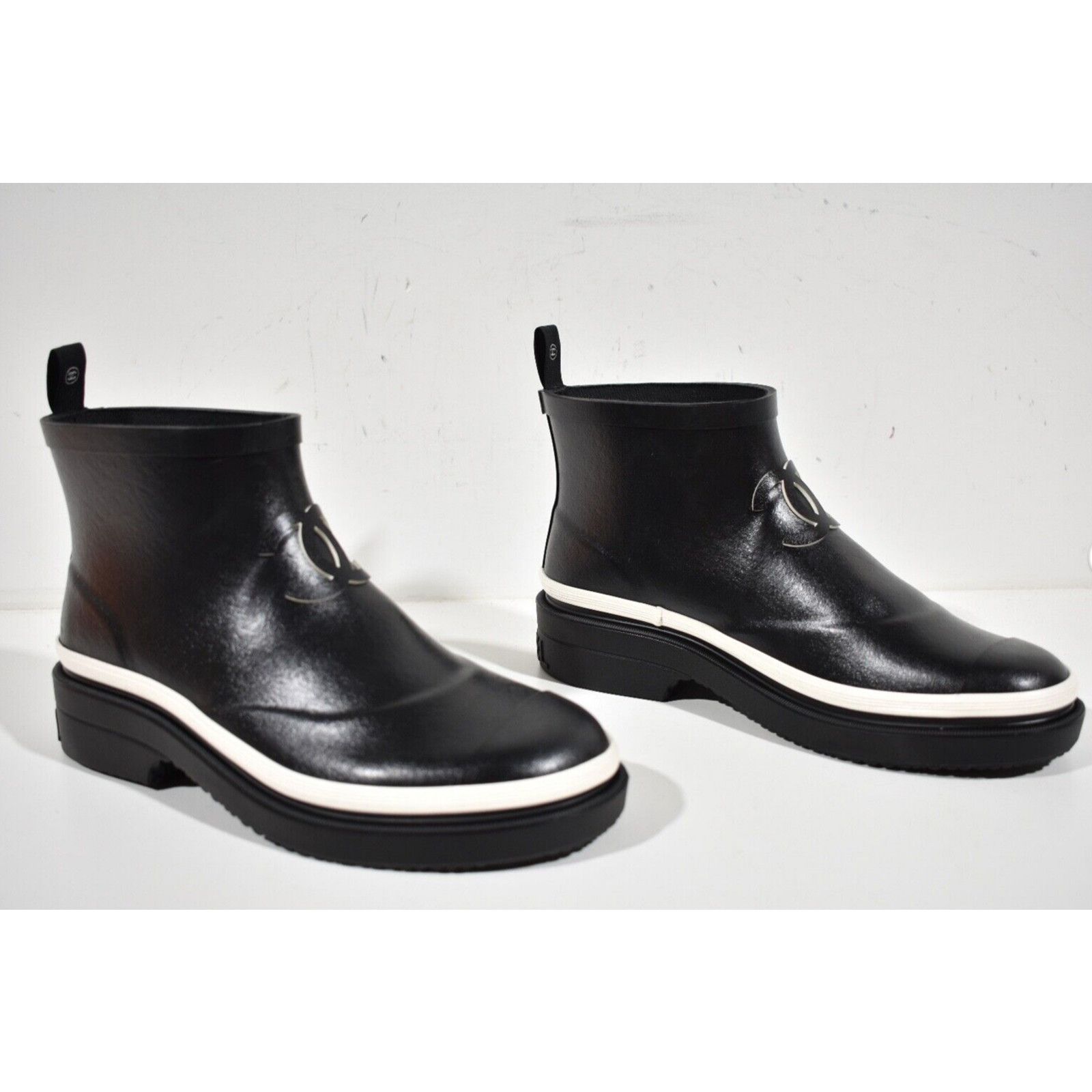 Chanel Chanel 23A Black White Caoutchouc Rubber CC Logo Low Size US 5 / IT 35 - 2 Thumbnail