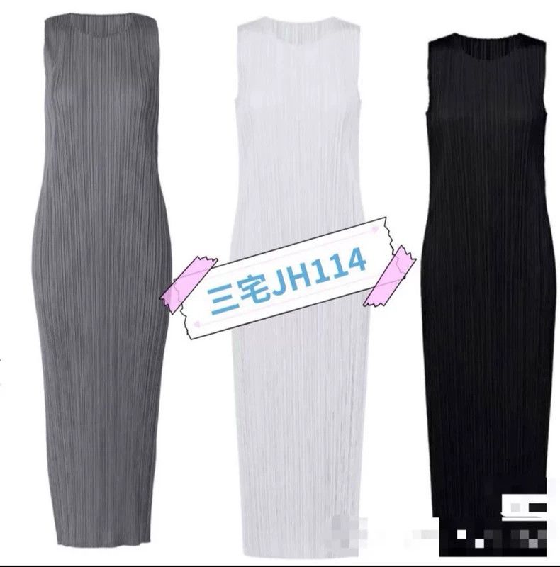 Issey Miyake size:2 Dark grey pleated dress