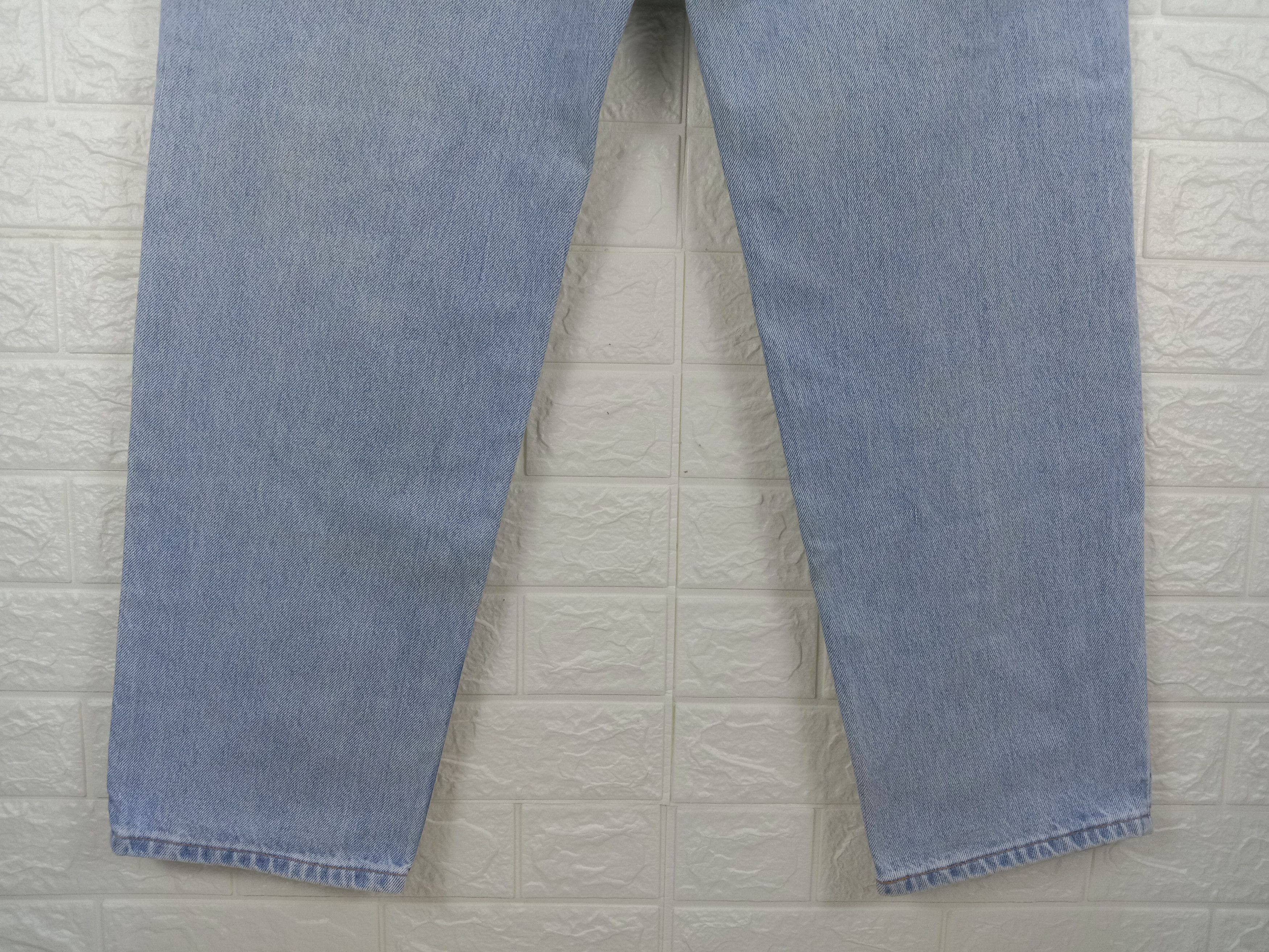 Levi's Vintage 90s Levi's 550 Jeans Relaxed Fit Light Wash Denim Size US 33 - 8 Thumbnail