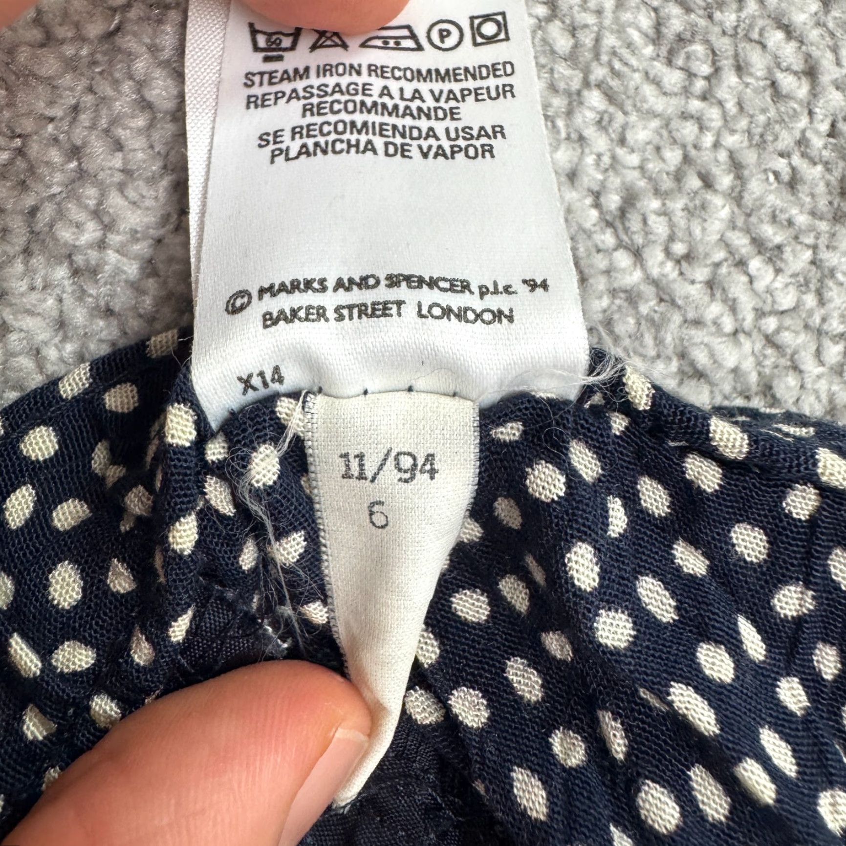 Marks & Spencer VINTAGE Marks & Spencer St Michael Polka Print Pants Women UK14 Navy Polka 90s Casual Pants Women UK14 Navy Size 36" / US 14 / IT 50 - 7 Thumbnail