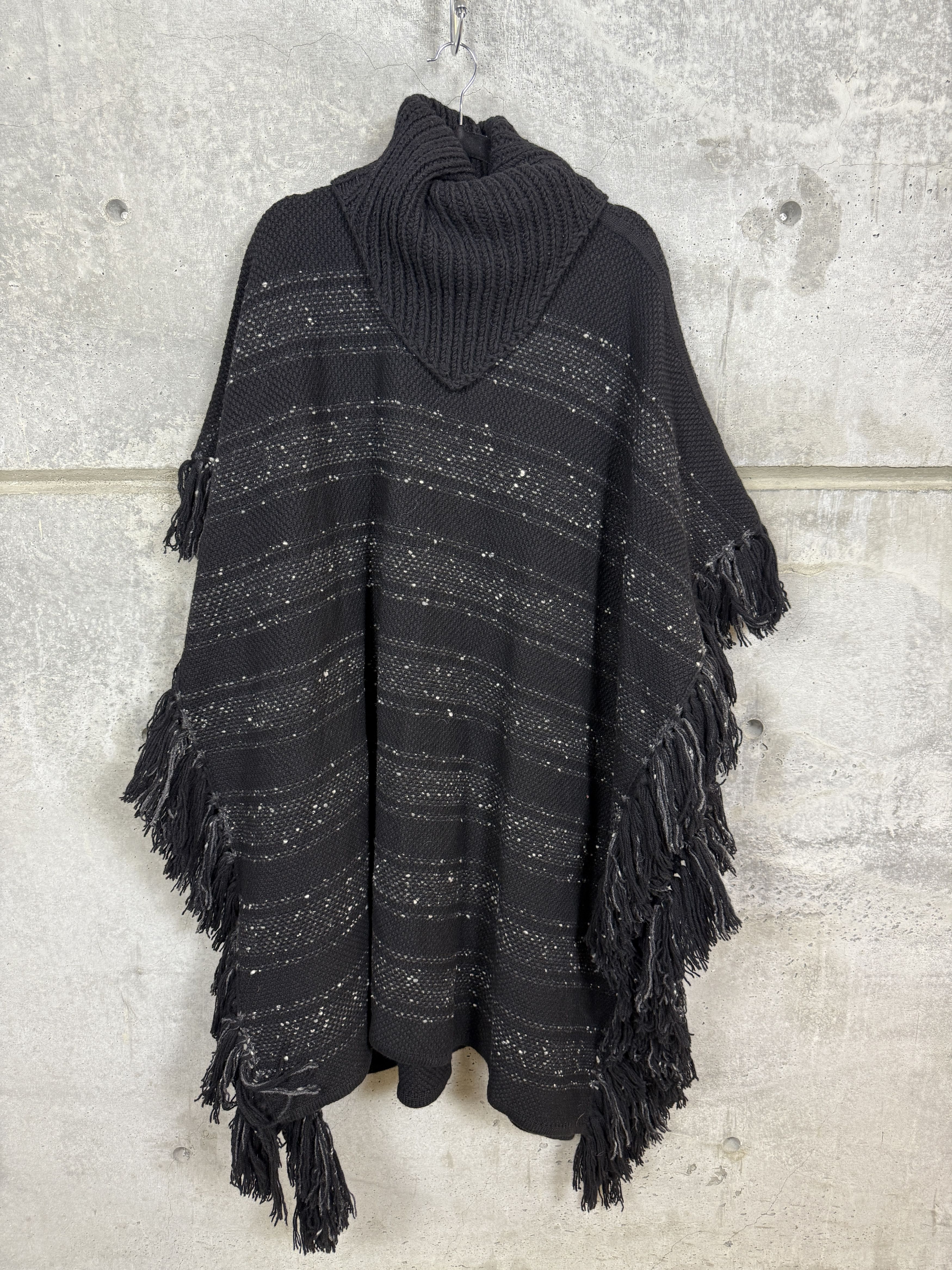 Takahiromiyashita The Soloist. $2160 Takahiromiyashita The Soloist. AW17 Fringe Wool Poncho Size US S / EU 44-46 / 1 - 3 Thumbnail