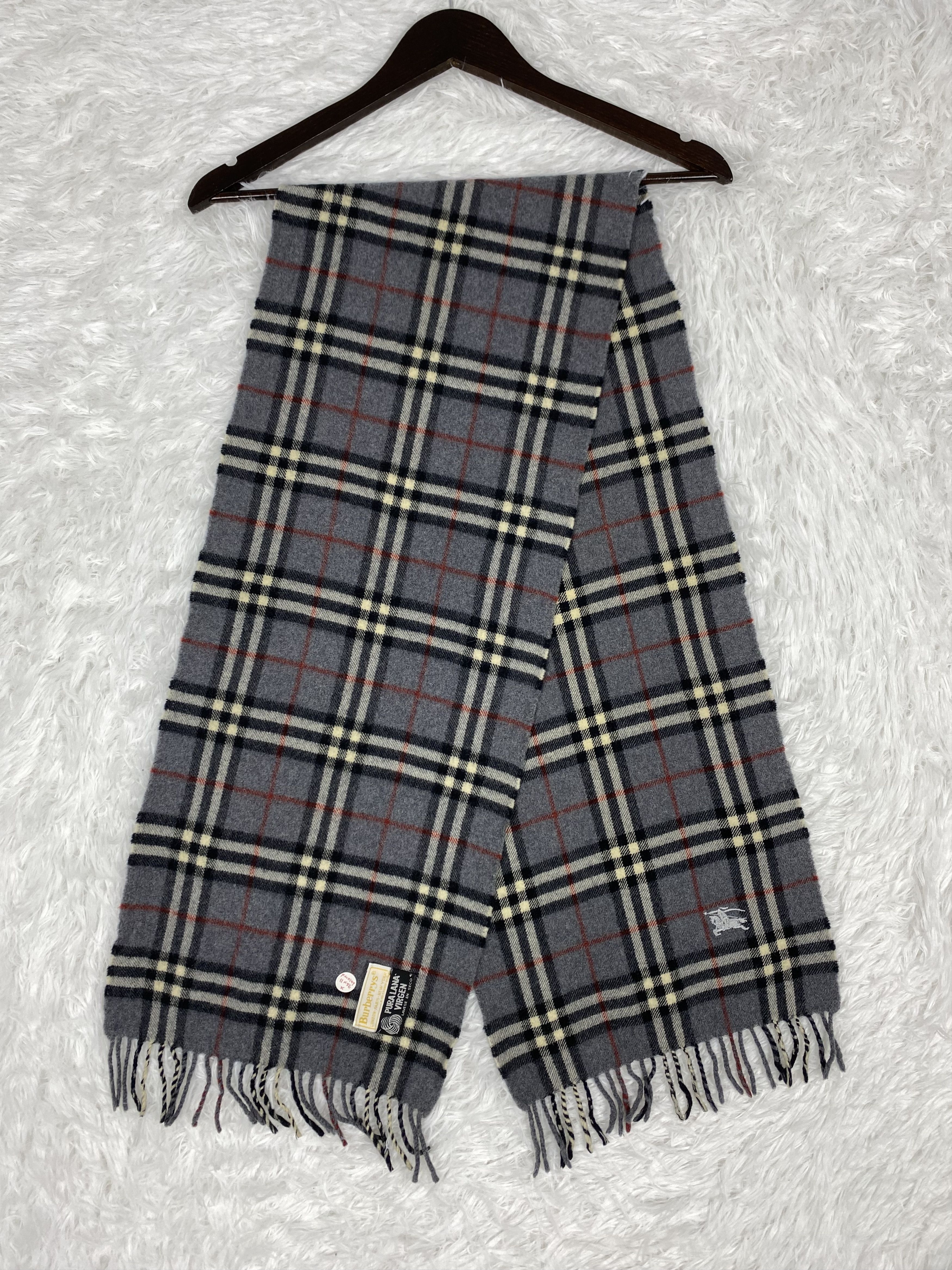 Burberry Vintage Burberry Scarf / Muffler Neckwear PM0149 Size ONE SIZE - 1 Thumbnail