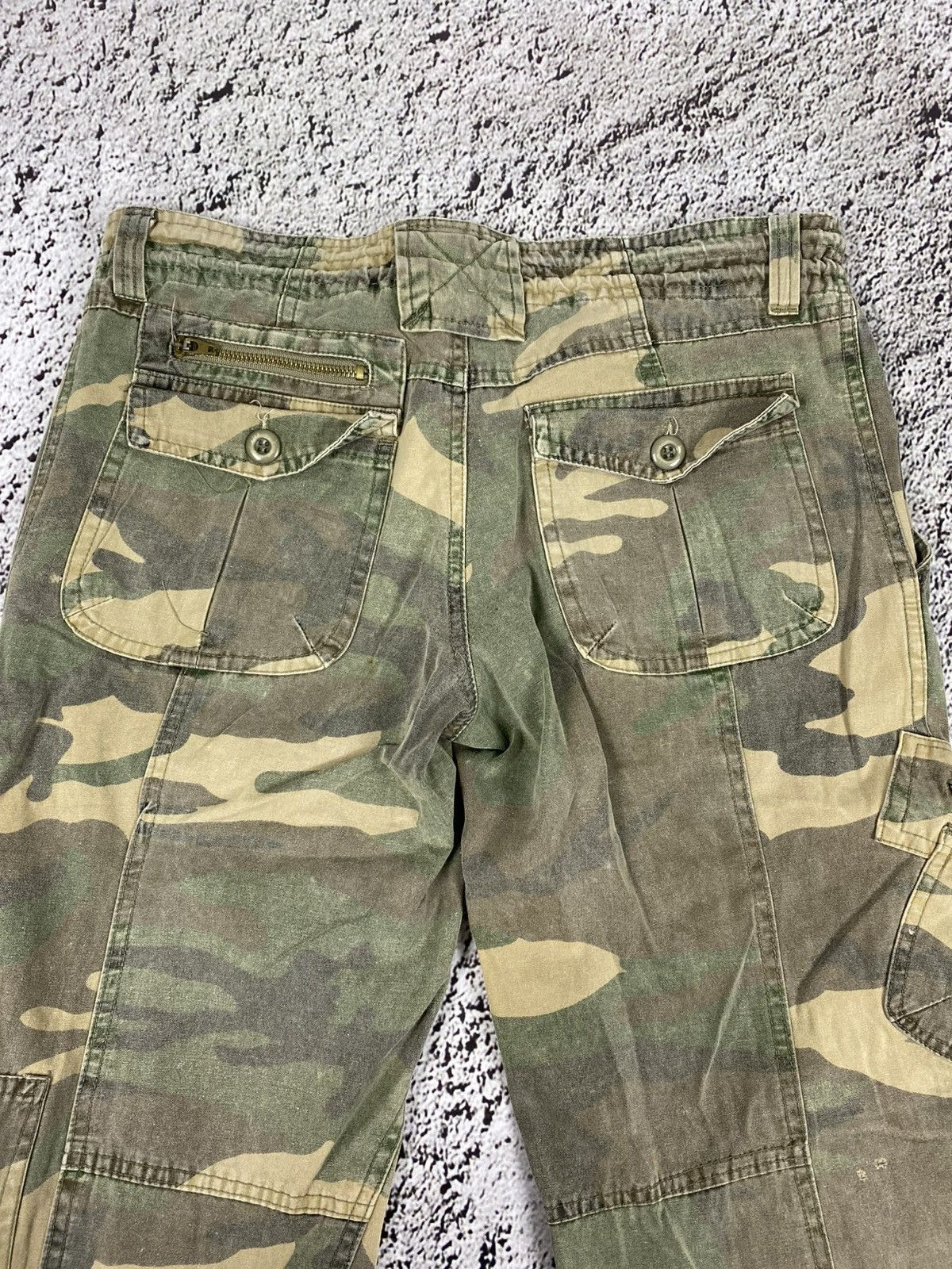 Japanese Brand Vintage Y2K cargo camo faded pants 00s streetwear Size 30" / US 8 / IT 44 - 6 Thumbnail