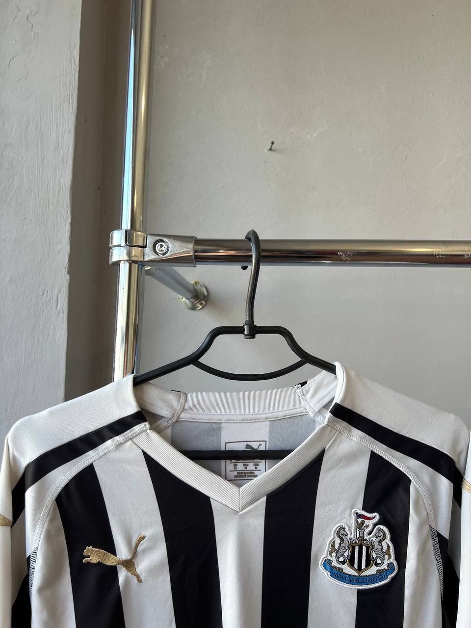 Puma 2018/19 NEWCASTLE UNITED #12 HOME SOCCER FOOTBALL JERSEY M Size US M / EU 48-50 / 2 - 5 Thumbnail