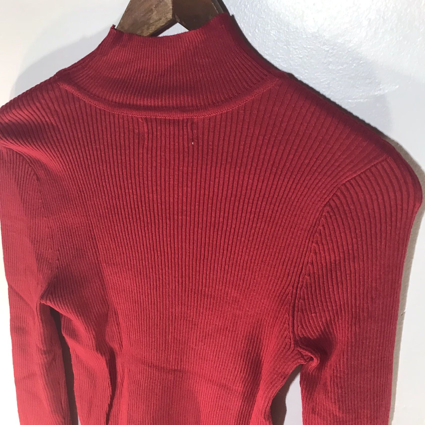 Vintage Kim Rogers Blouse Shirt Womens M Red Solid Long Sleeve Button Detail Pullover Knit Lightweight Easy Care 90s? (adjust) Size M / US 6-8 / IT 42-44 - 6 Thumbnail