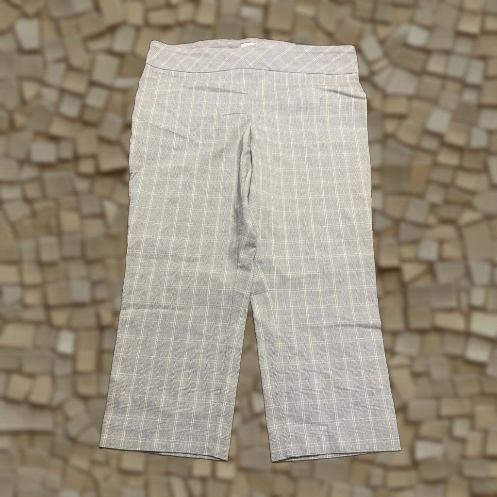Van Heusen Van Heusen Pants Women's 14 Gray Plaid Capri Pull On Stretch Extensible Size 36" / US 14 / IT 50 - 1 Thumbnail