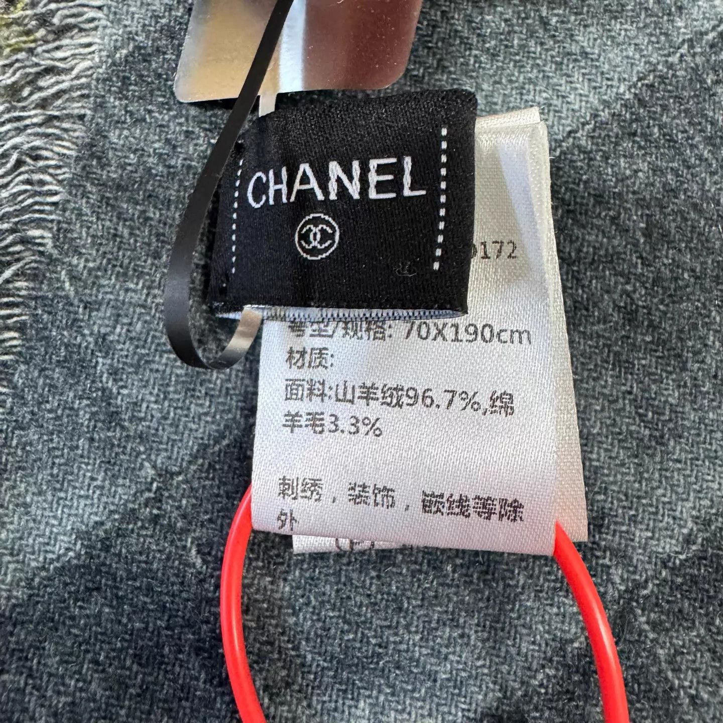 Chanel Chanel Cashmere 2-sided Maple Camo Quilted Scarf 99 New Size ONE SIZE - 4 Thumbnail