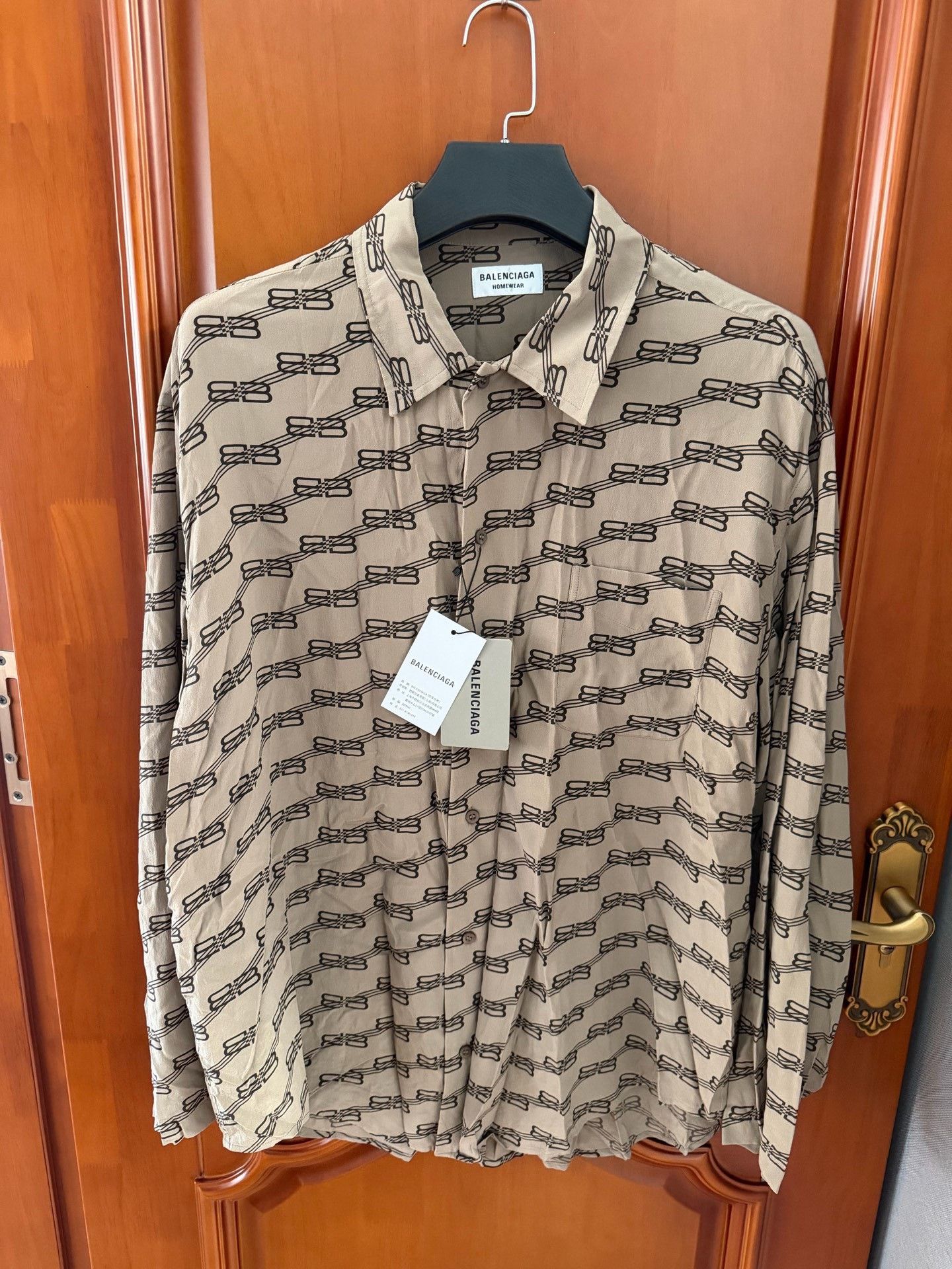Balenciaga Balenciaga Retro Beige Shirt l Men Size US L / EU 52-54 / 3 - 1 Thumbnail