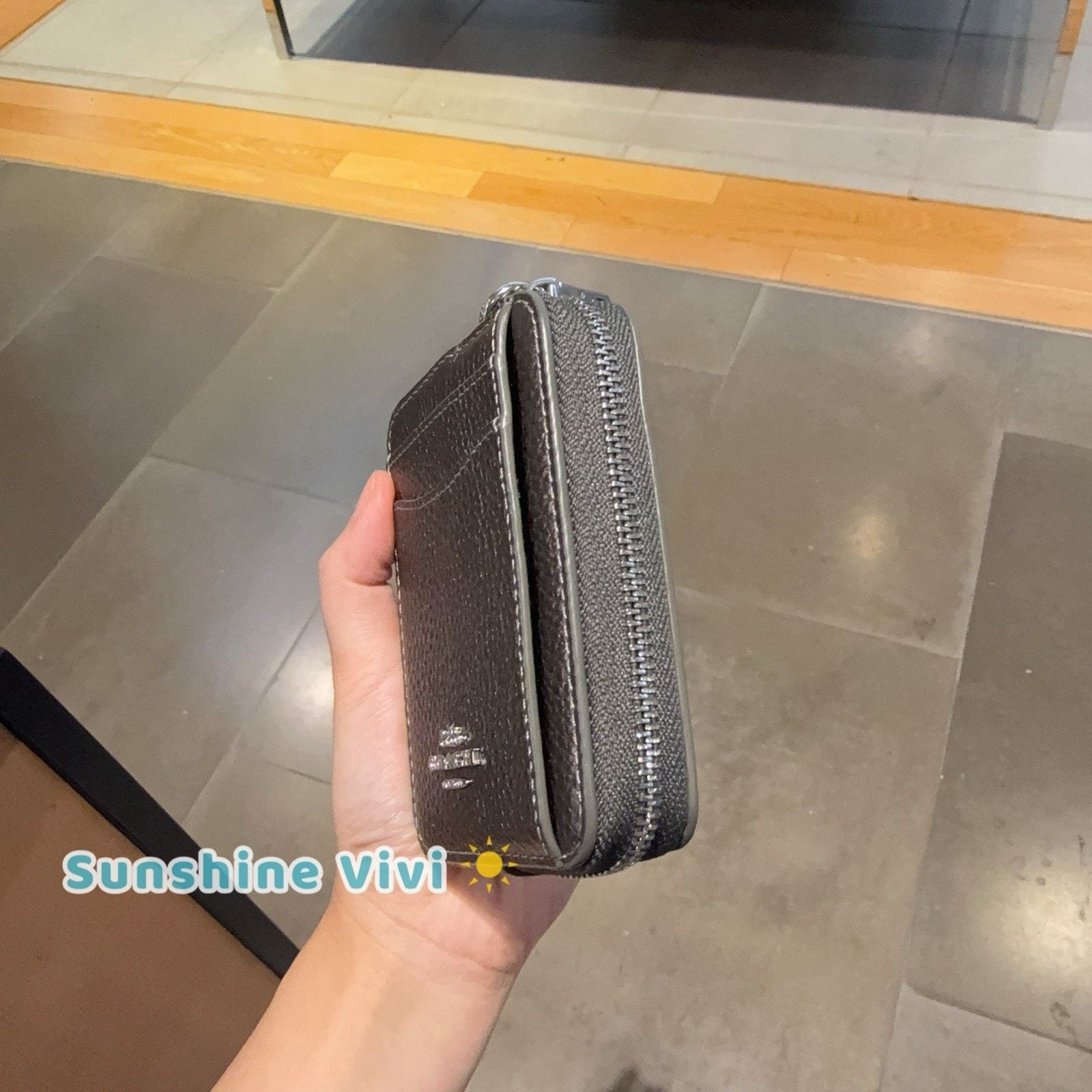 Coach NWT Coach Zip Card Case Foil metallic leather CCO27 Silver Size ONE SIZE - 2 Thumbnail