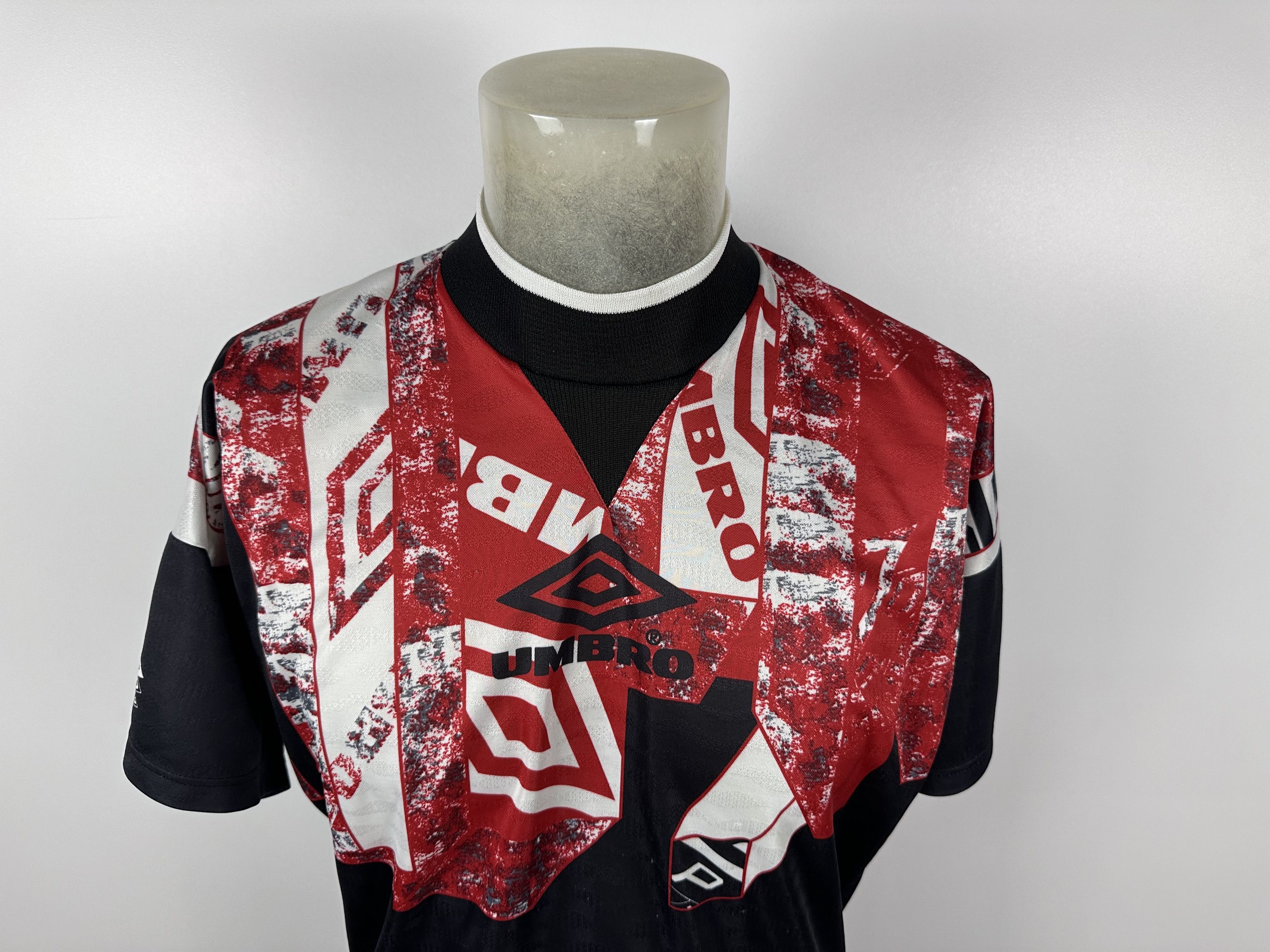 Umbro × Vintage VINTAGE UMBRO FOOTBALL SHIRT SOCCER JERSEY MENS SIZE S Size US S / EU 44-46 / 1 - 2 Thumbnail