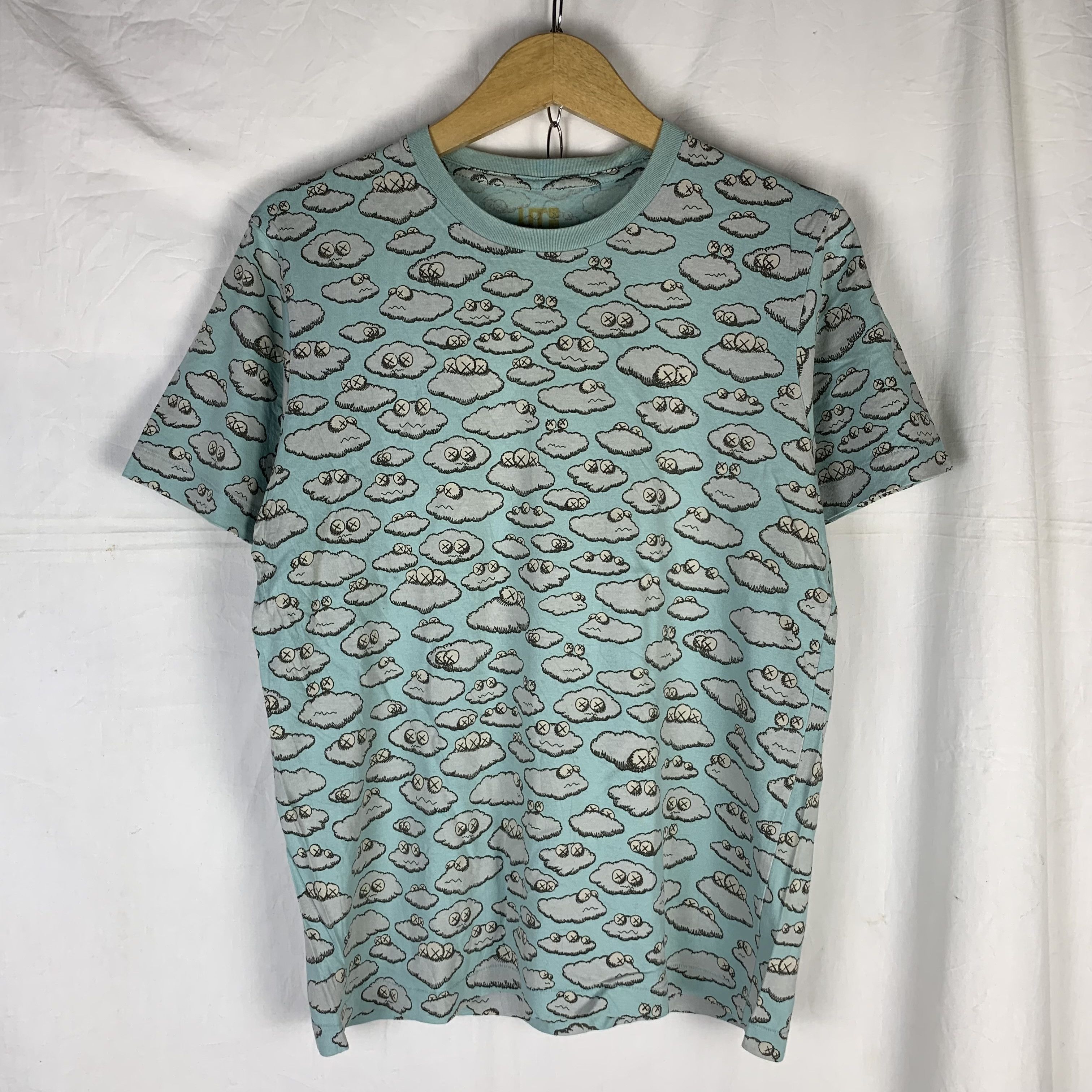 Kaws × Uniqlo Kaws Cloud Over Print Tshirt Size US M / EU 48-50 / 2 - 1 Thumbnail