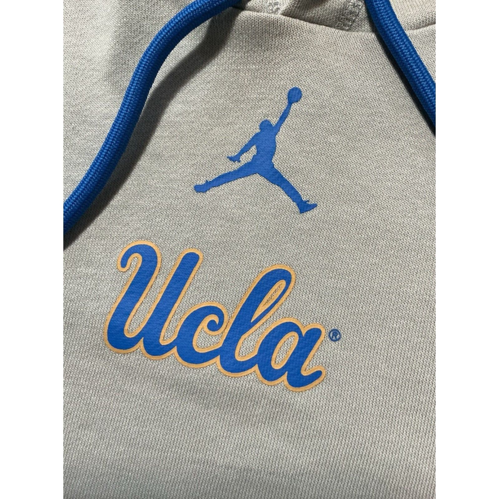 Jordan Brand VINTAGE Air Jordan UCLA Bruins Center Jumpman Logo Gray Pullover Hoodie XXL Mens Size US XXL / EU 58 / 5 - 2 Thumbnail