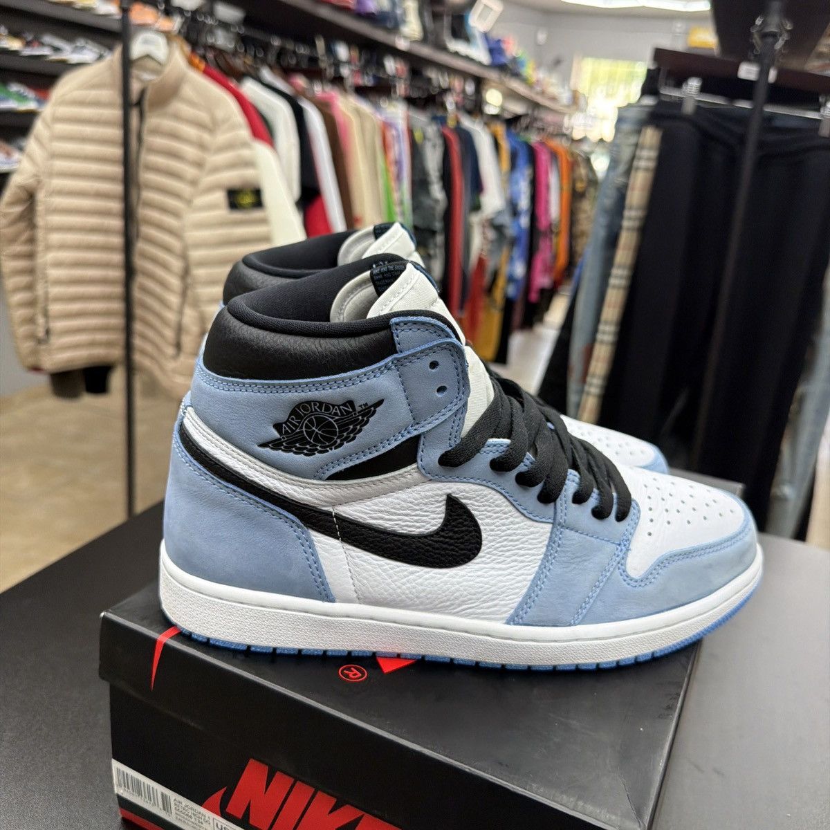 Jordan Brand Air Jordan 1 Retro High OG University Blue size 10.5 mens Size US 10.5 / EU 43-44 - 11 Thumbnail