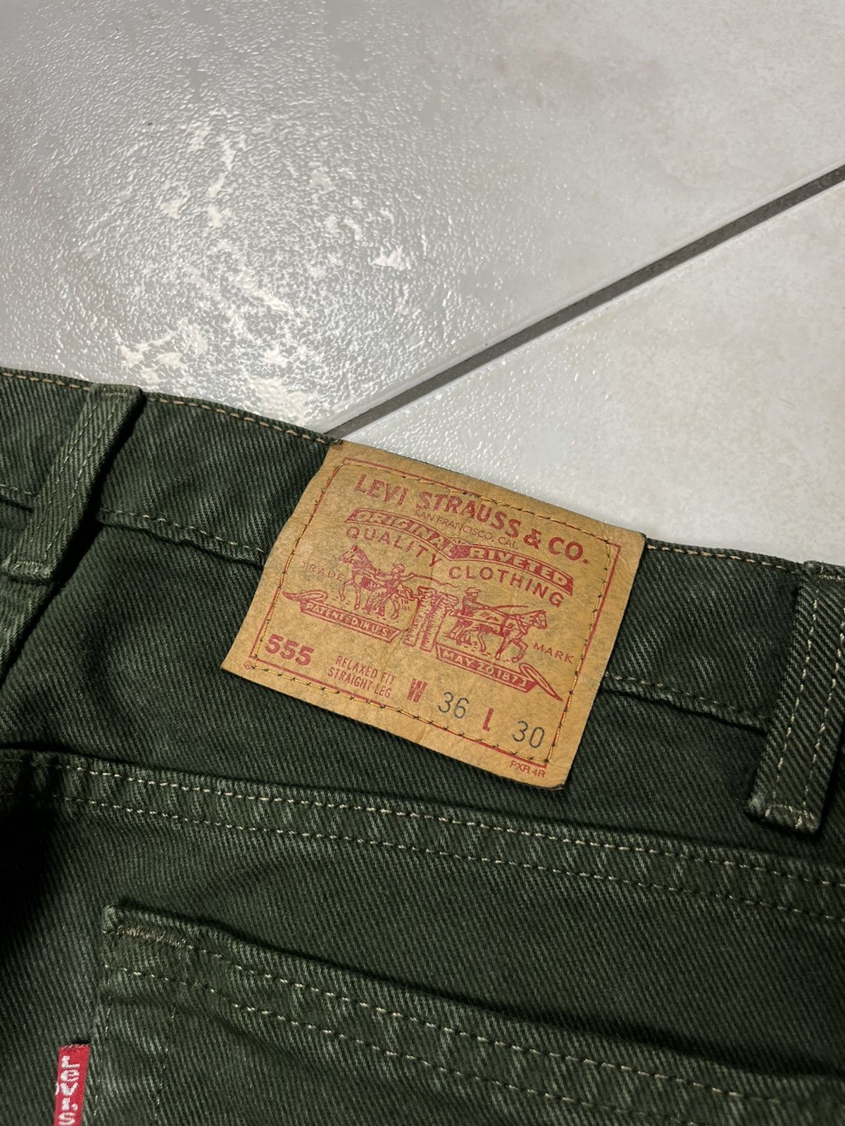 Levi's × Vintage Vintage Levi’s 555 relaxed fit baggy denim jeans y2k pants Size US 36 / EU 52 - 19 Thumbnail