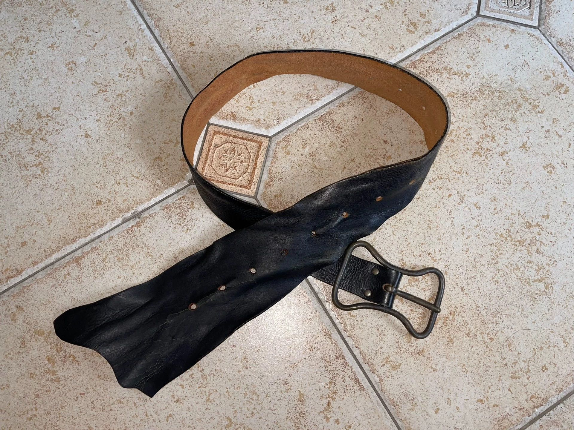 Share Spirit Homme share spirit oversized irregular leather belt Size ONE SIZE - 2 Thumbnail