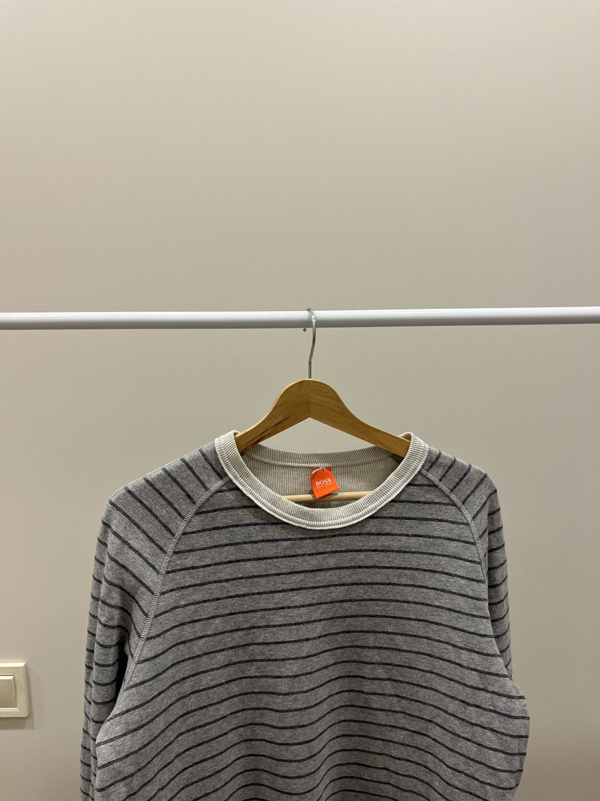 Vintage Vintage Hugo Boss Sweatshirt Orange Tags Y2K Streetwear Sz L Size US L / EU 52-54 / 3 - 2 Thumbnail