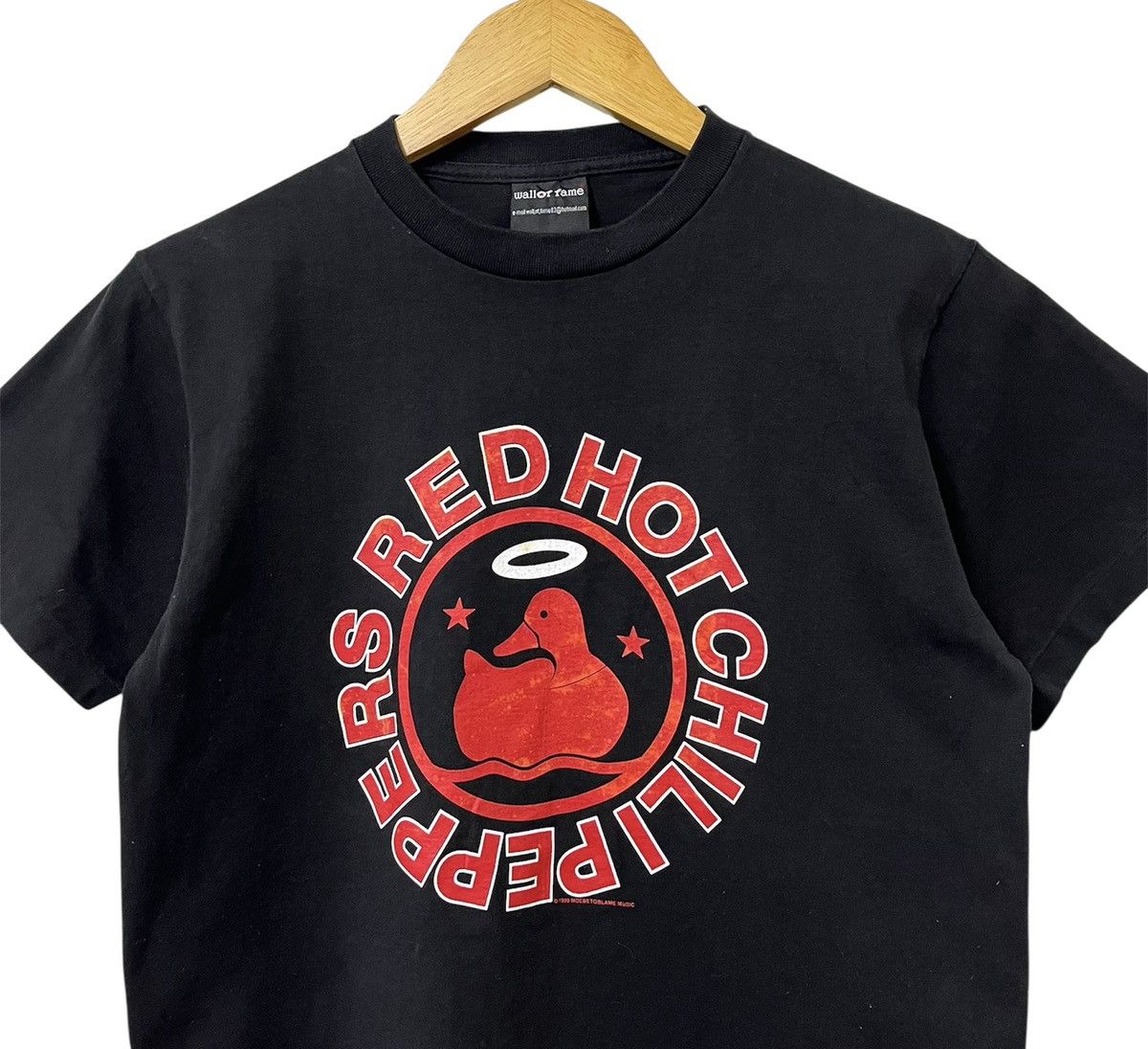 Band Tees VINTAGE 90s RED HOT CHILI PEPPERS CALIFORNICATION BAND TEE Size US M / EU 48-50 / 2 - 4 Thumbnail