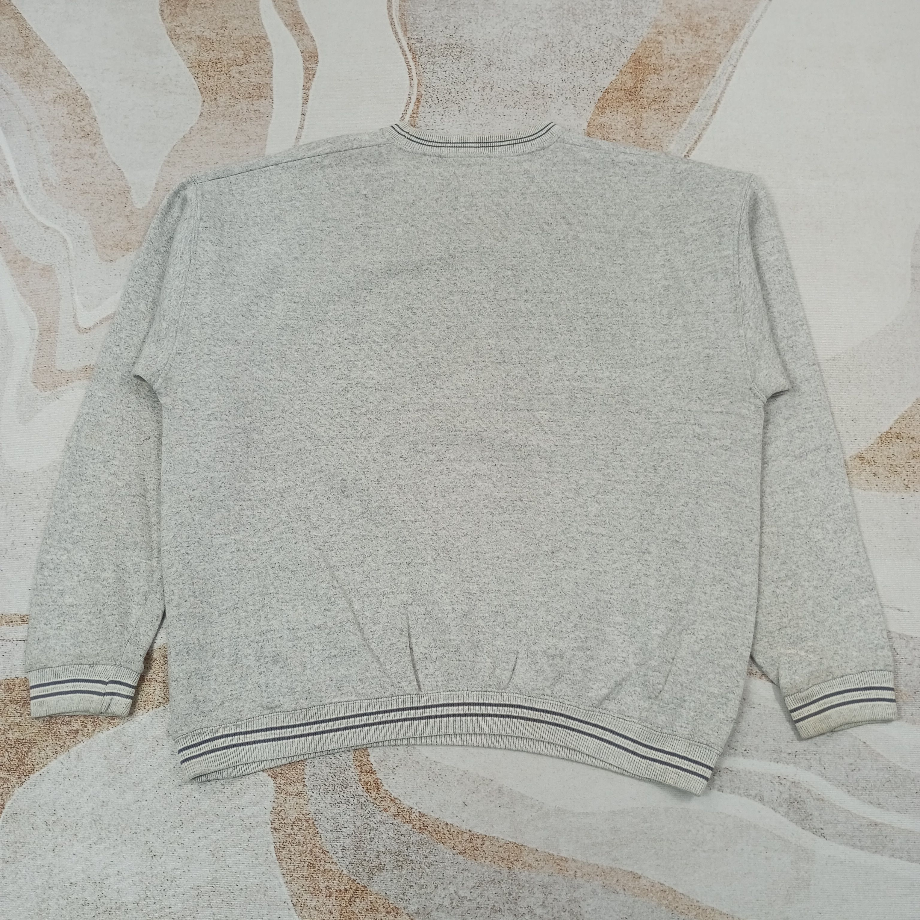 Mickey Mouse Vintage Disney Mickey Mouse Sweatshirt c236n9 Size US XL / EU 56 / 4 - 3 Thumbnail
