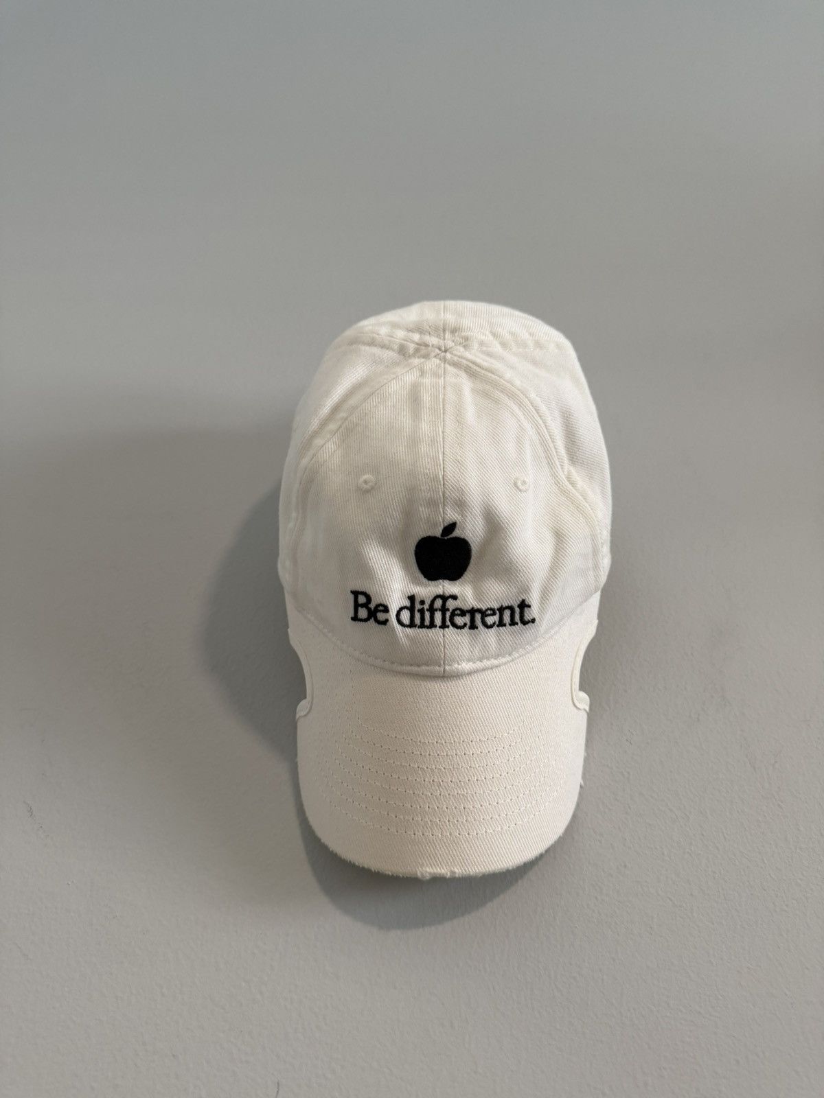 Balenciaga Balenciaga “Be Different” Hat White Size ONE SIZE - 1 Thumbnail