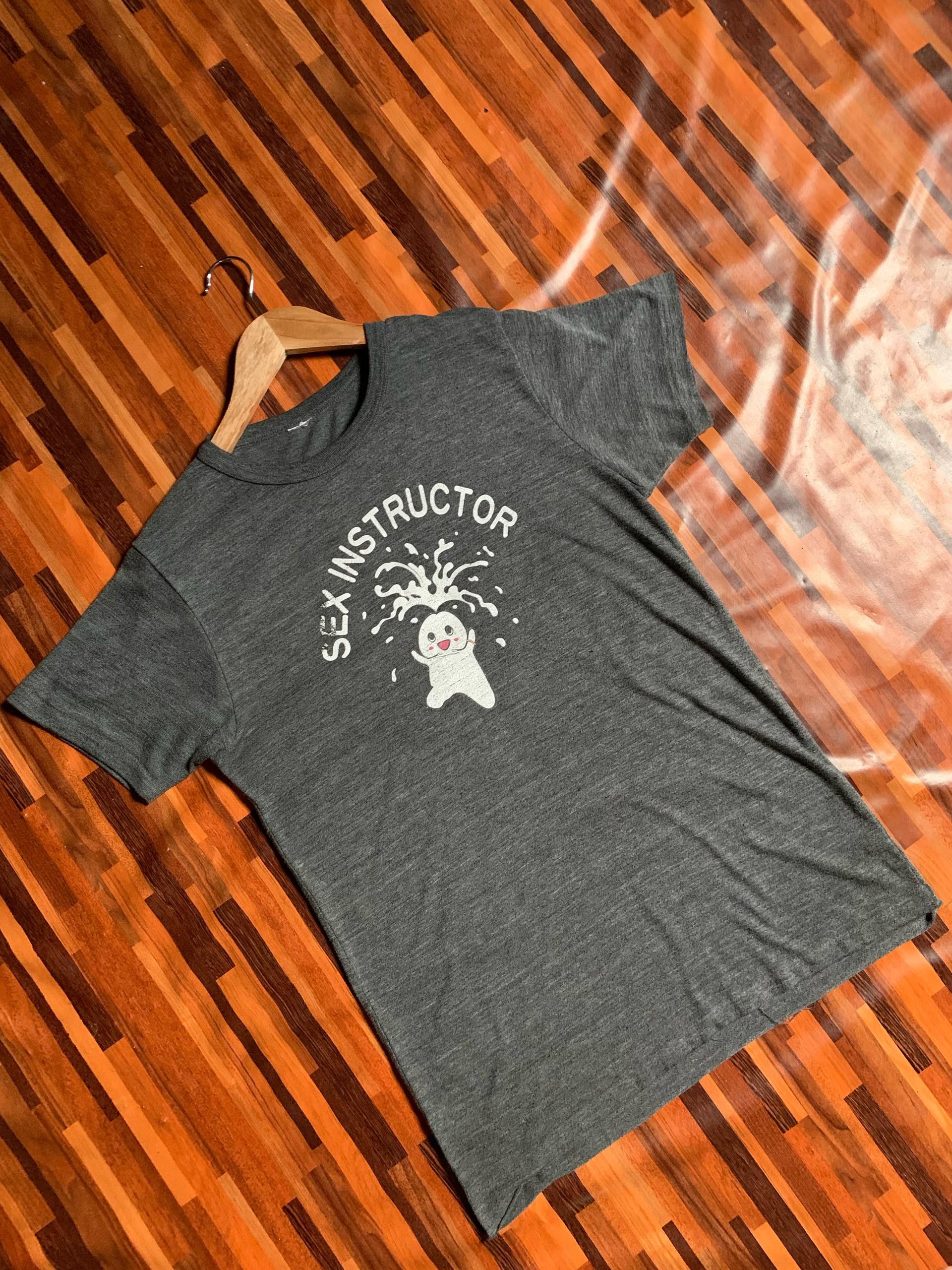 Vintage Vintage 80's single stich Vintage "SEX INSTRUCTOR" T shirt Size US M / EU 48-50 / 2 - 1 Thumbnail