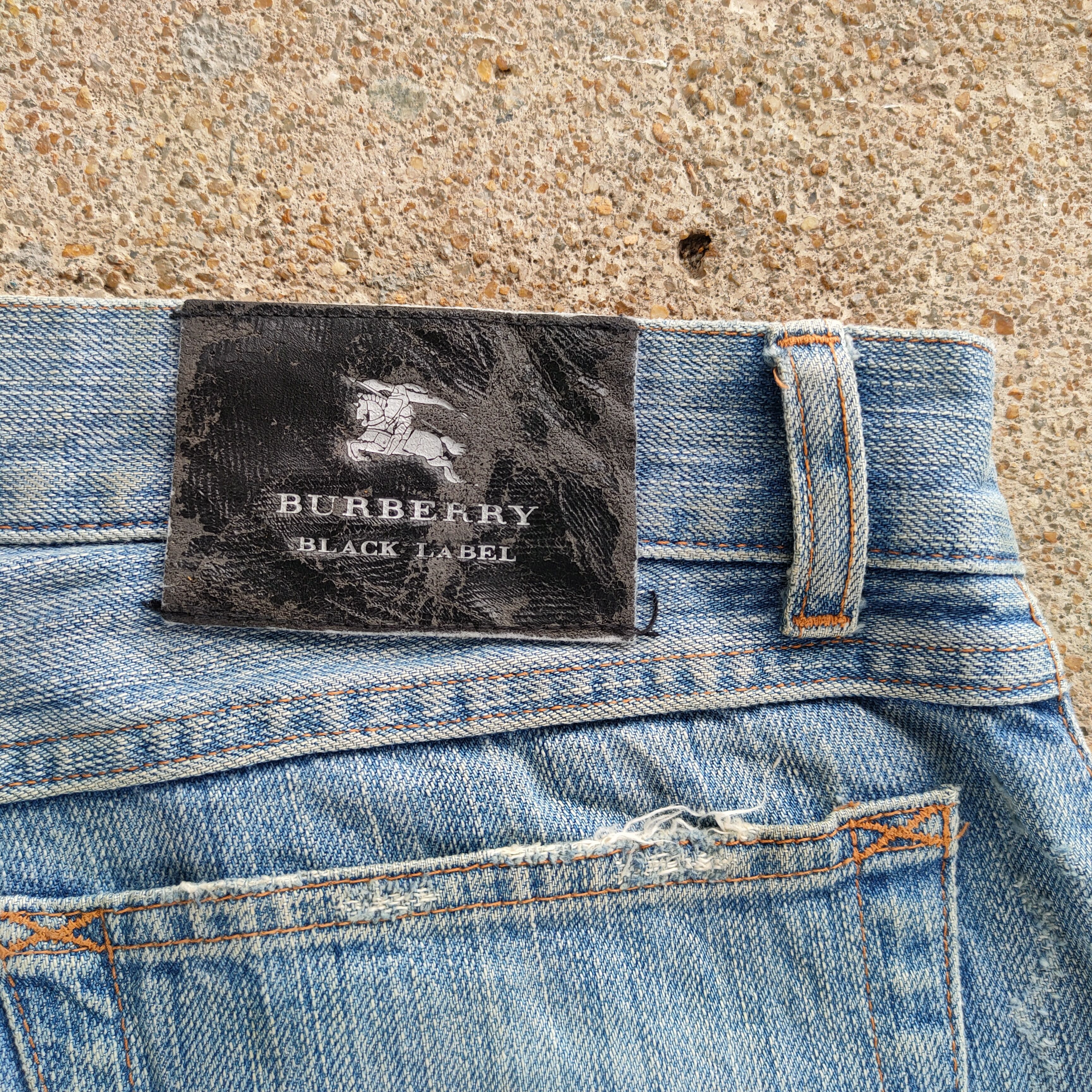 Burberry VINTAGE BURBERRY BLACK LABEL FADED RIPPED JEANS DENIM PANTS Size US 34 / EU 50 - 13 Thumbnail