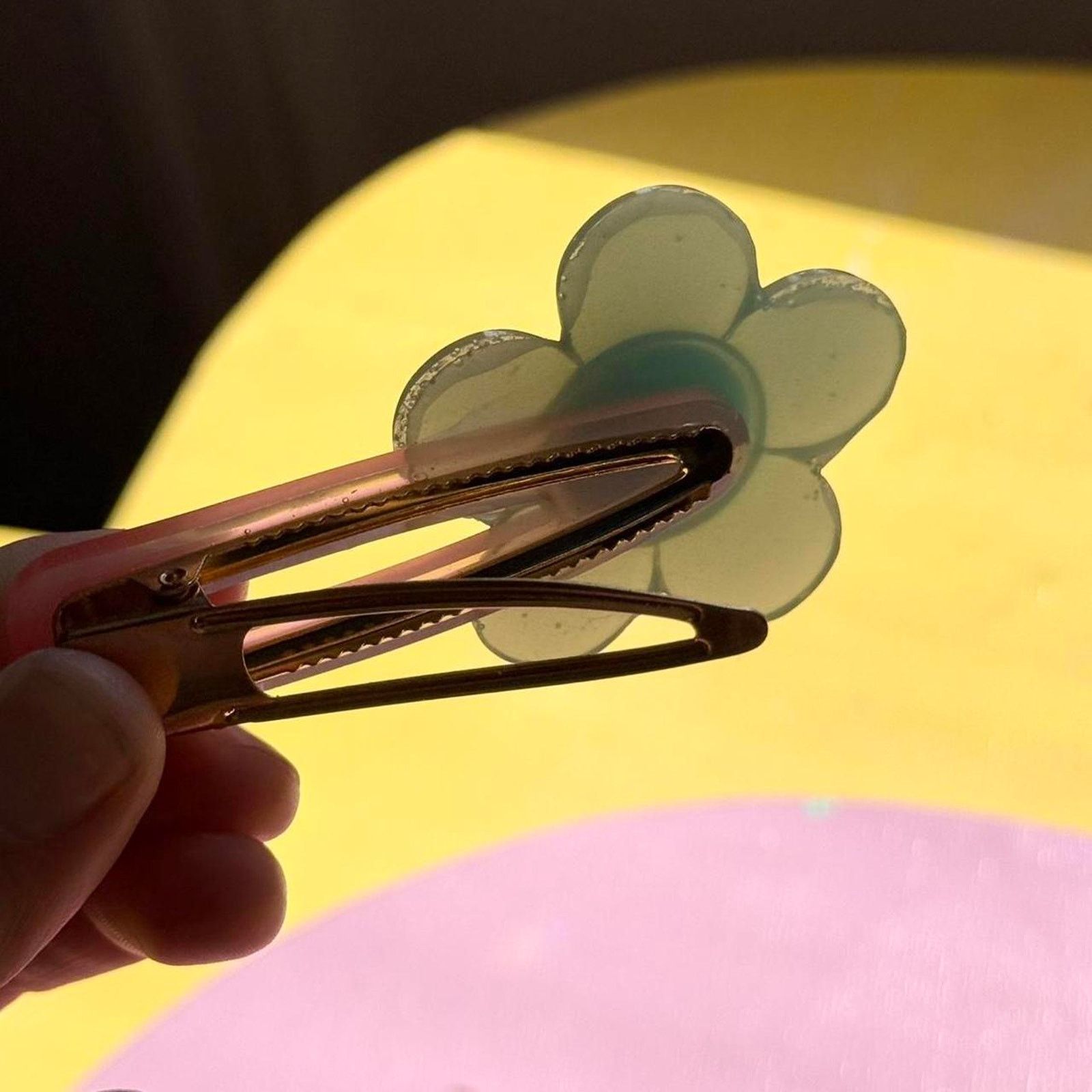 Other ✿ ⋆ 𓆩♡𓆪 Resin Daisy Hair Clip 𓆩♡𓆪 ⋆ ✿ Size ONE SIZE - 4 Thumbnail
