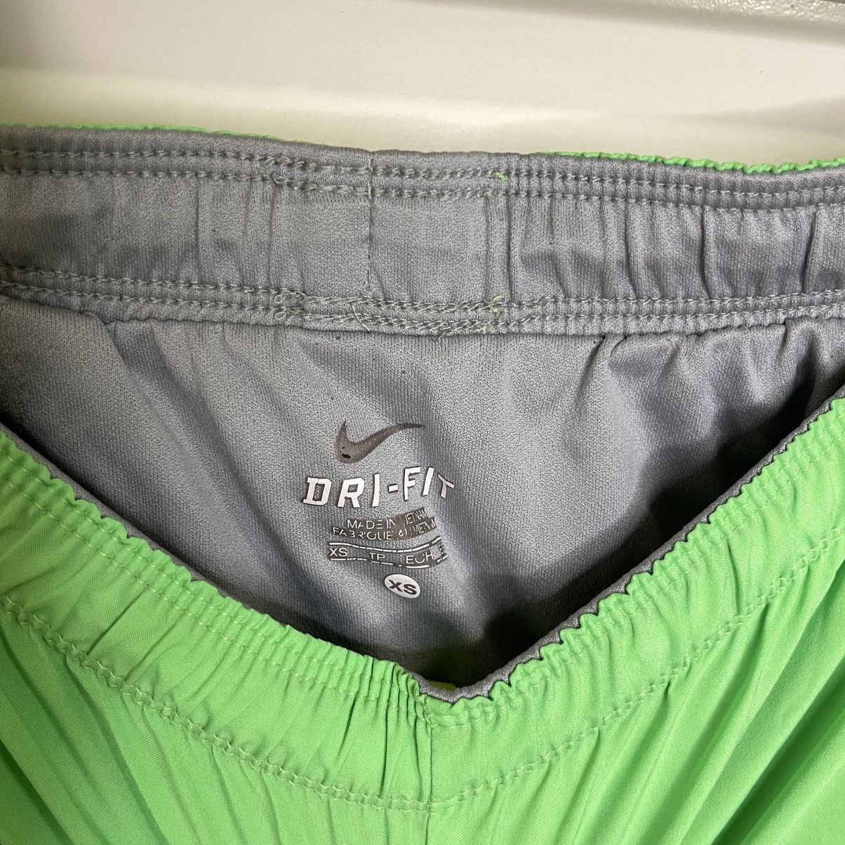 Nike Nike Dri-Fit Women’s Neon Green Running Shorts (Size XS) Size 24" / US 00 / IT 34 - 3 Thumbnail