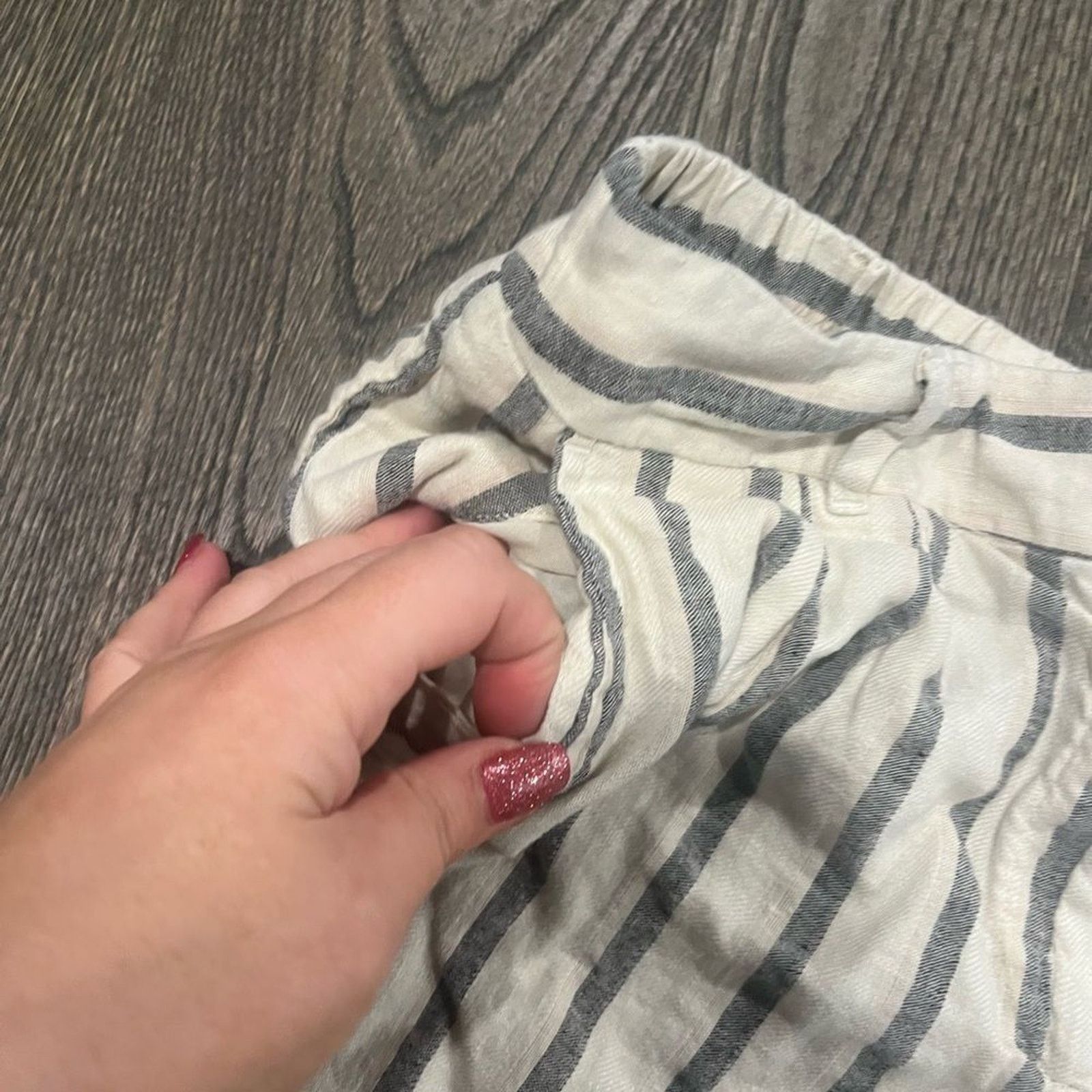 Loft Loft Cream Gray Striped Woven Shorts Size 4 Size 27" / US 4 / IT 40 - 2 Thumbnail