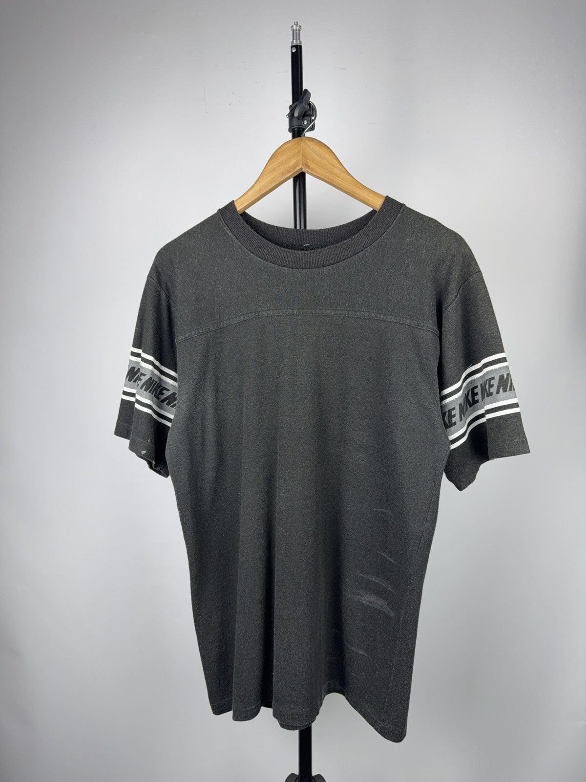 Nike Vntg 90s Nike Sleeve Logo T-Shirt Single Stitch Faded Black Size US M / EU 48-50 / 2 - 1 Thumbnail