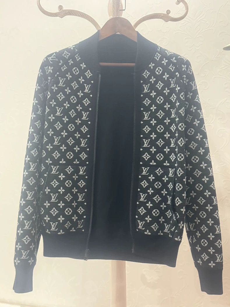 Louis Vuitton LOUIS VUITTON Reversible LOGO Baseball Jacket 2501-Nextarro Size US S / EU 44-46 / 1 - 1 Thumbnail